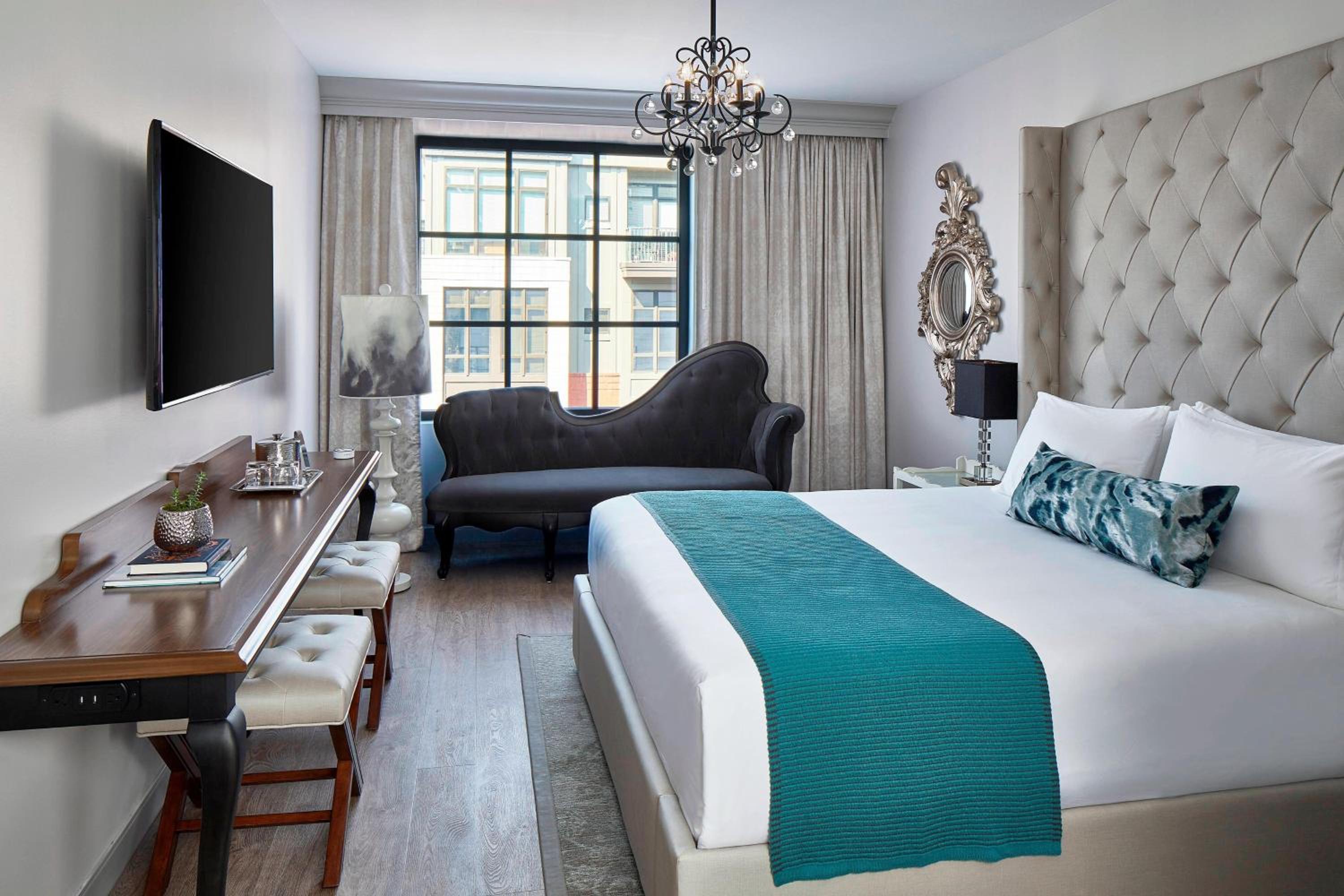 King Room - Hearing Accessible photo 2