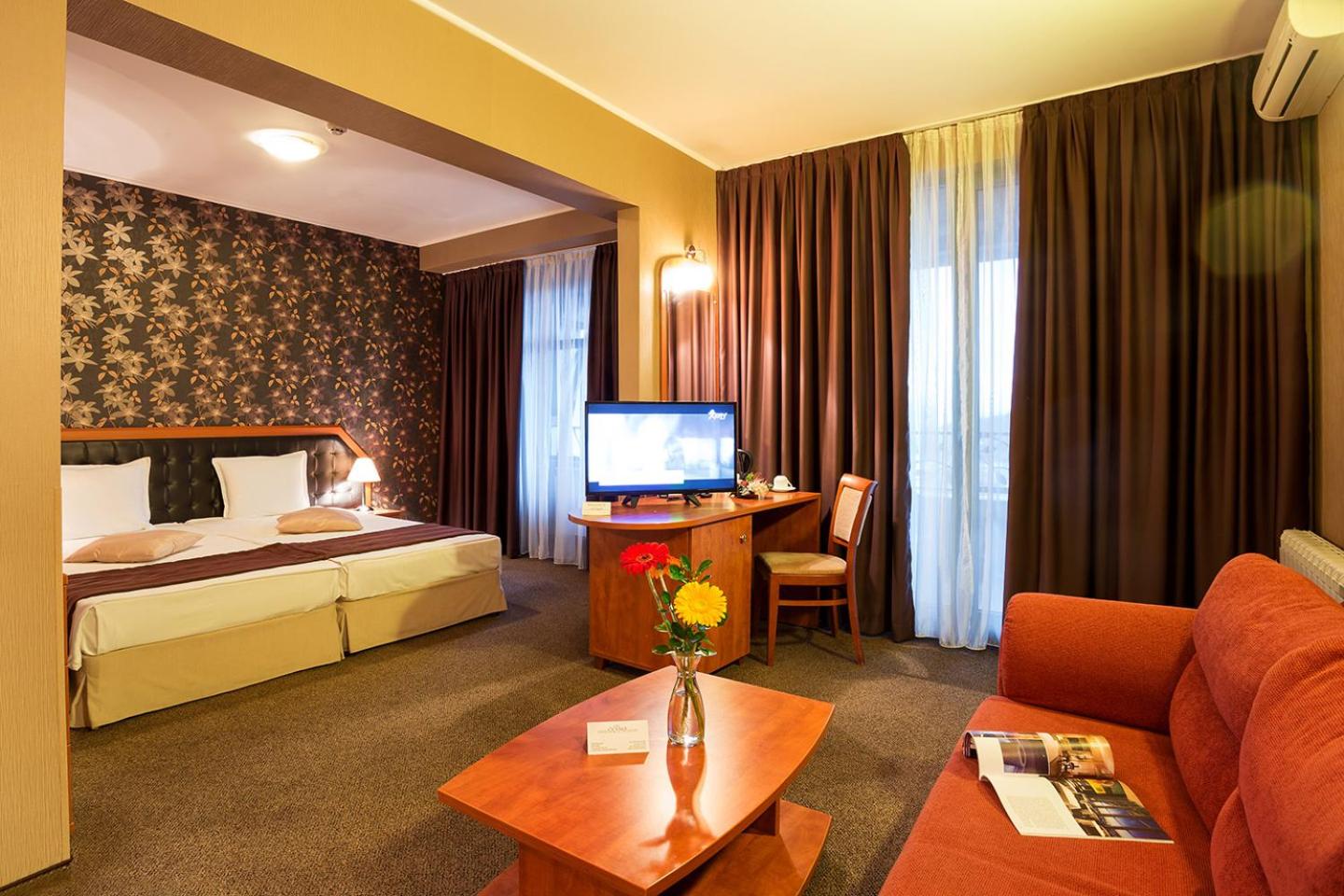 Luxury Suite with Balcony