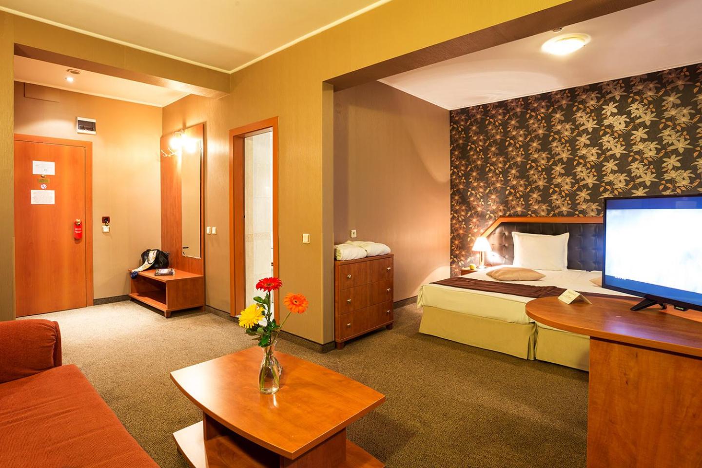Luxury Suite with Balcony photo 3