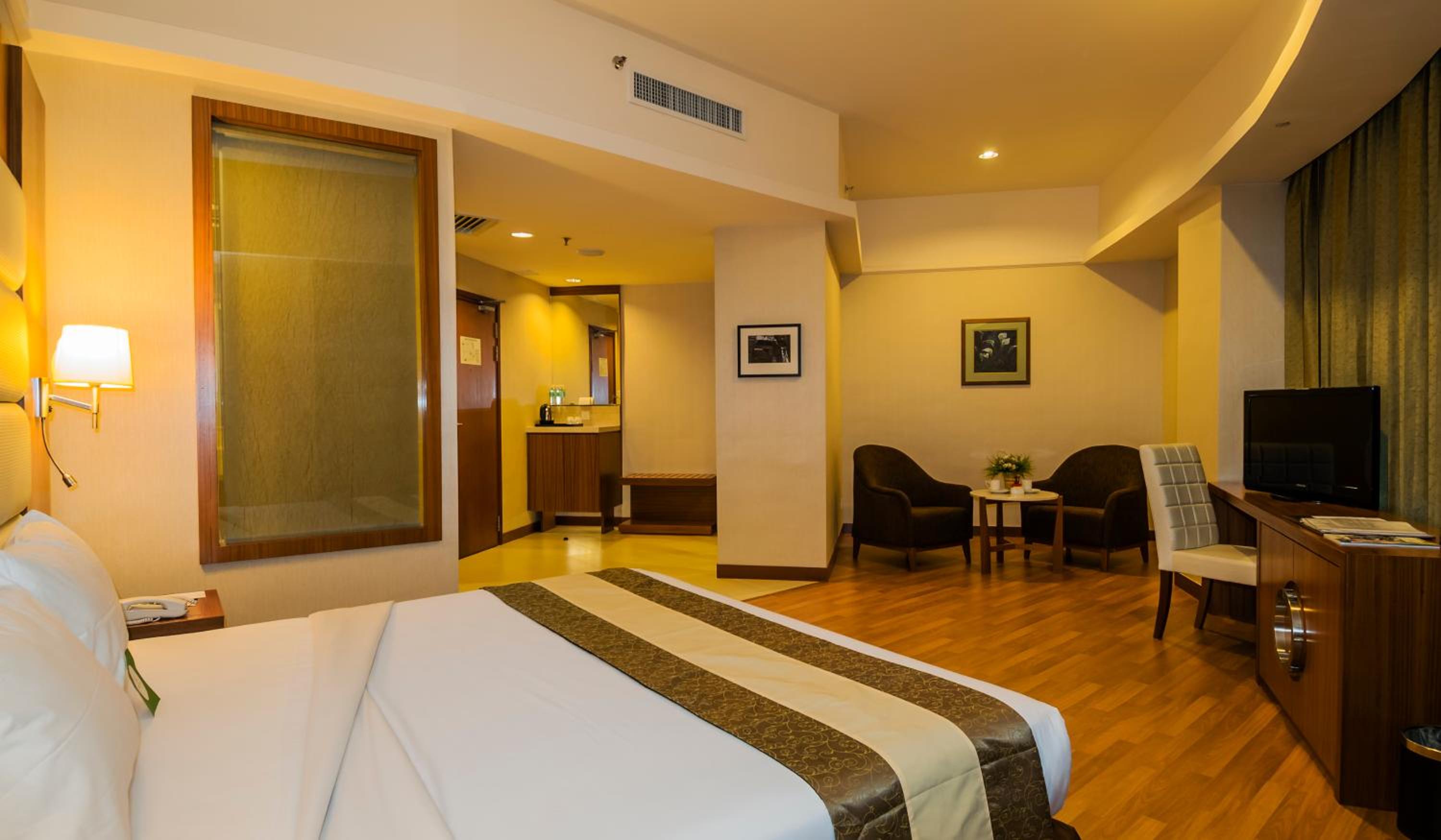 Corner Suite