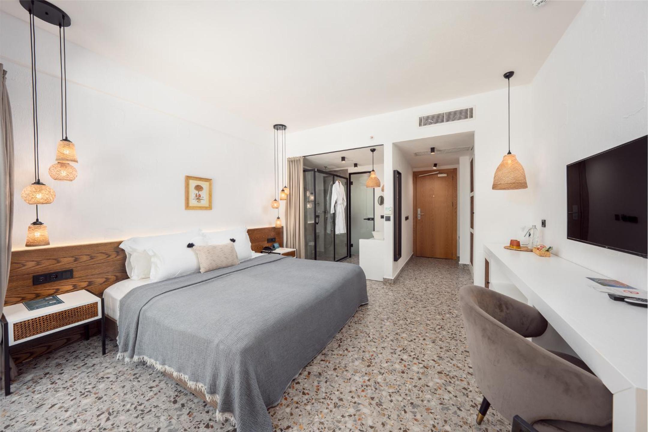 Deluxe Room - Photo 4