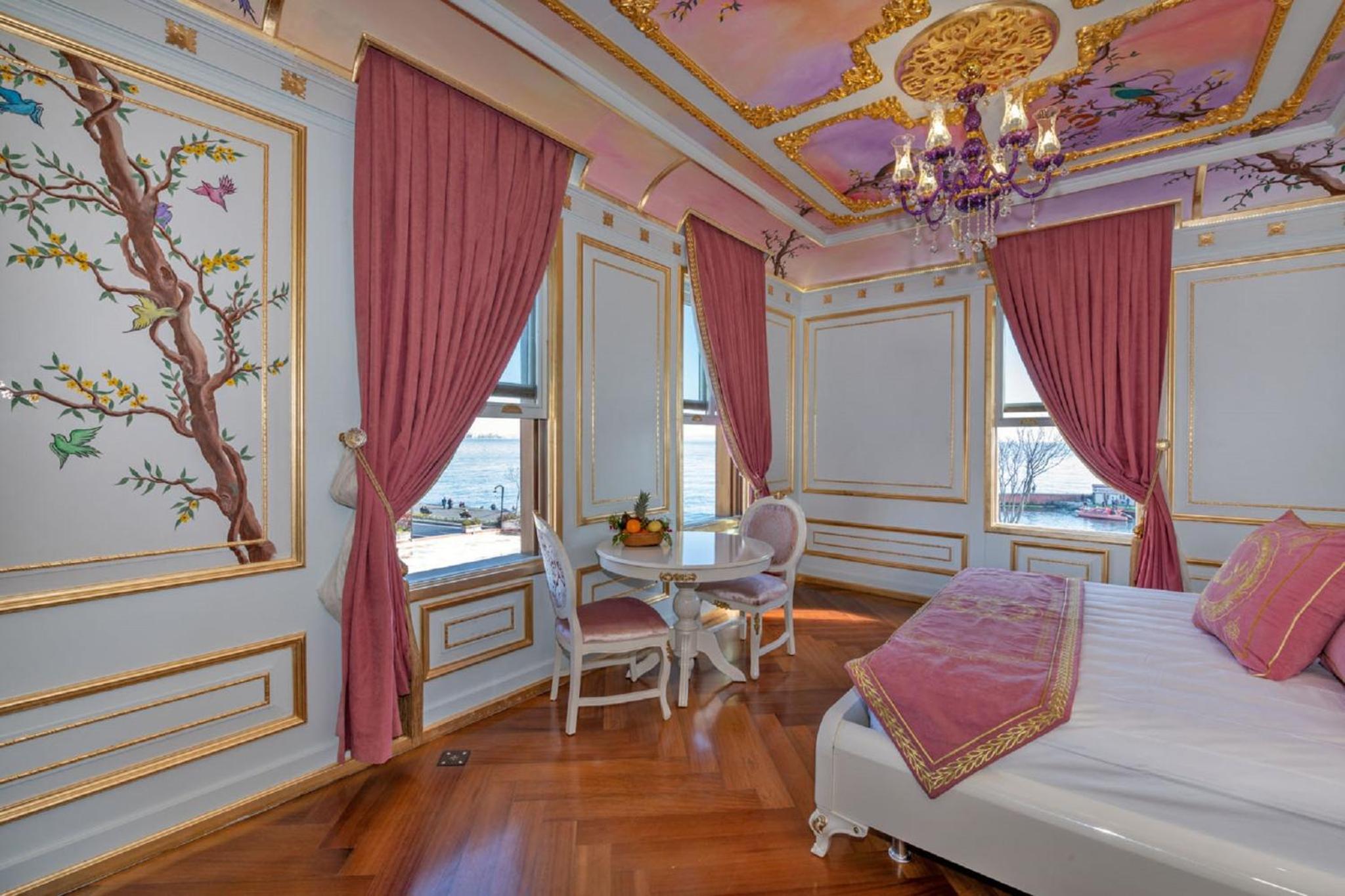 Mansion Royal Suite - Free Shared Spa Access (Self use) photo 3