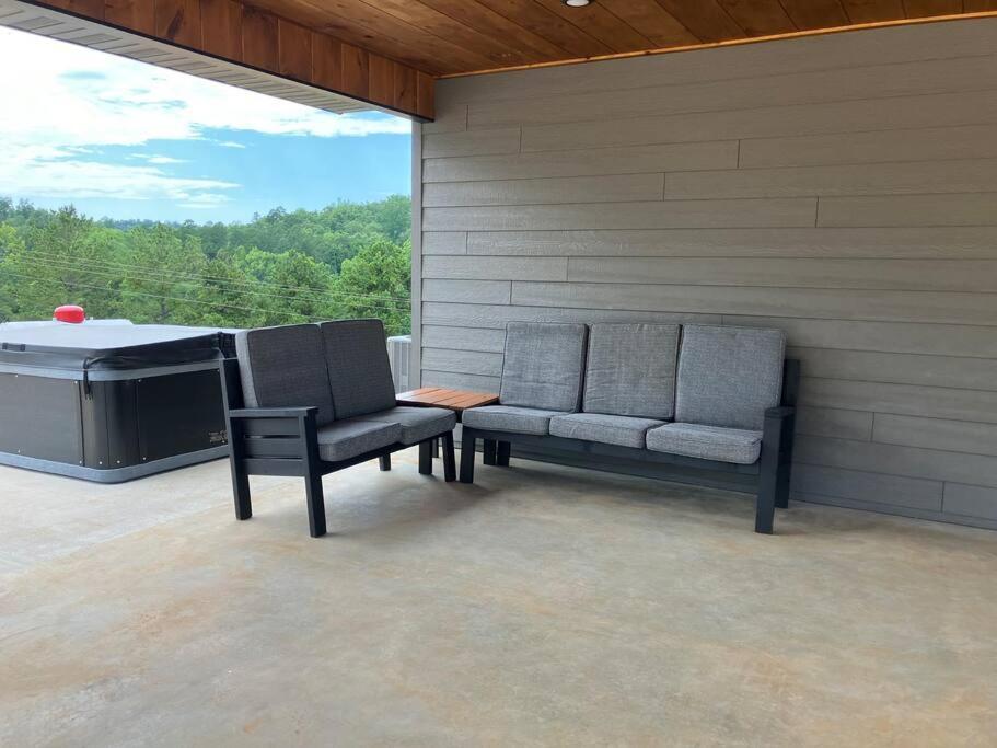 Three-Bedroom House photo 2