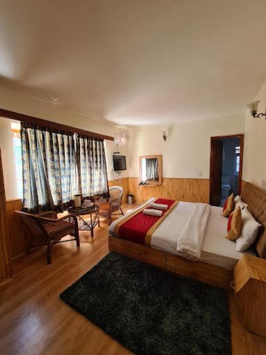 Deluxe Double Room (2 Adults + 1 Child)