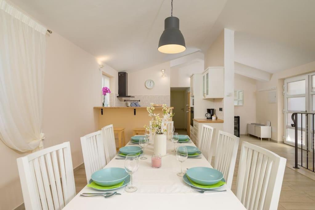 Three-Bedroom Villa photo 2