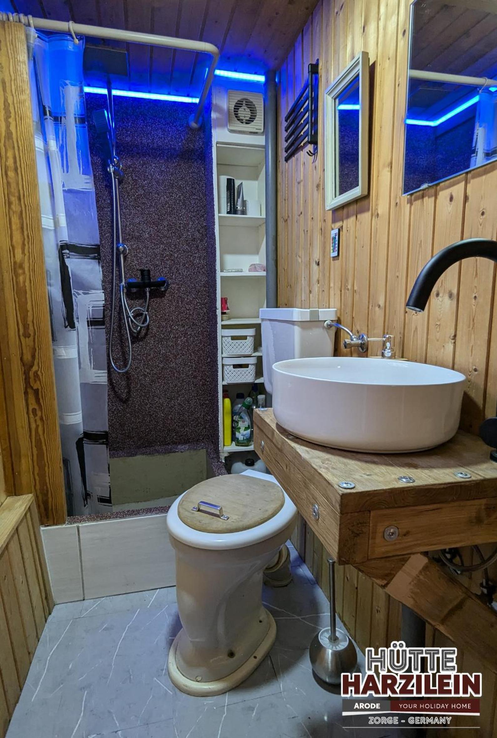 One-Bedroom House - Photo 27