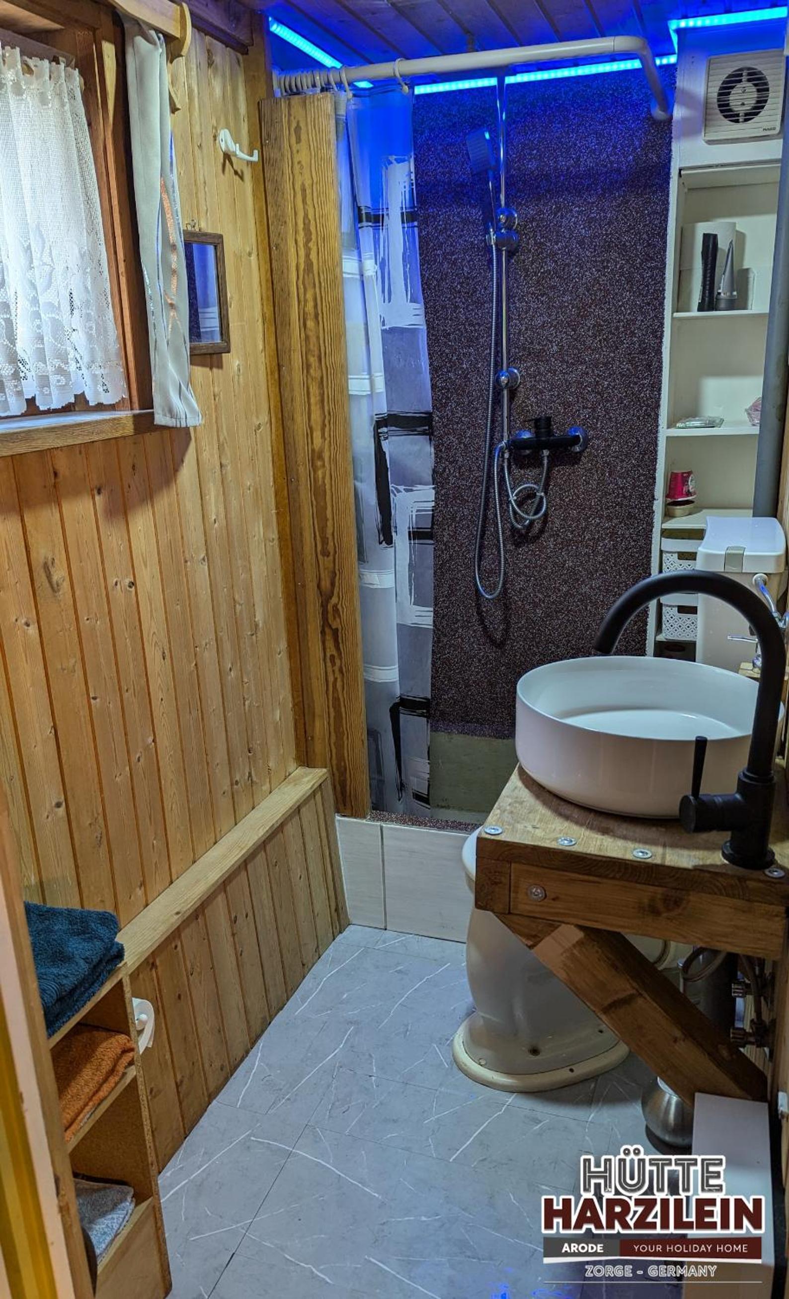 One-Bedroom House - Photo 26