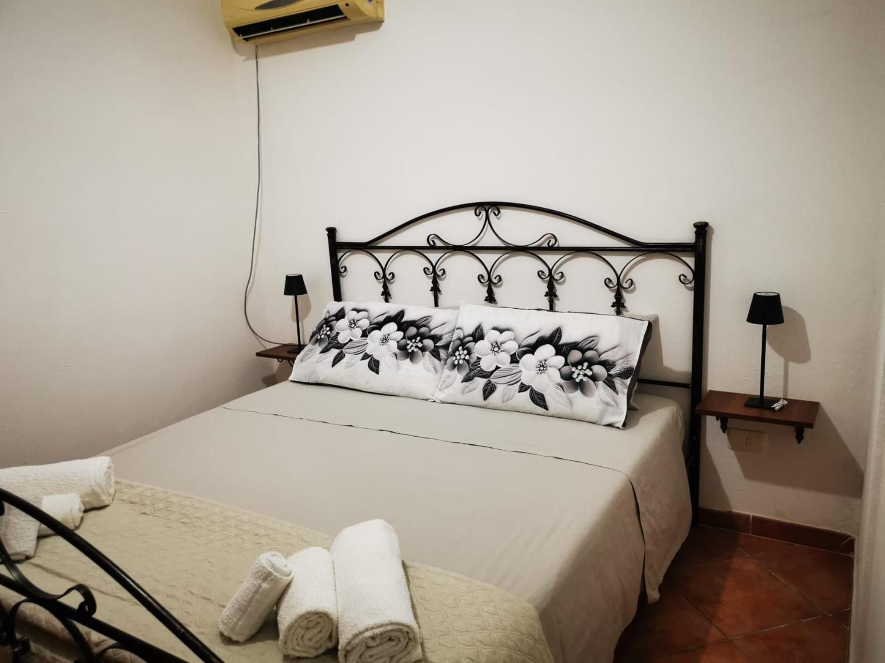 Two-Bedroom Deluxe Apartment with Garden View