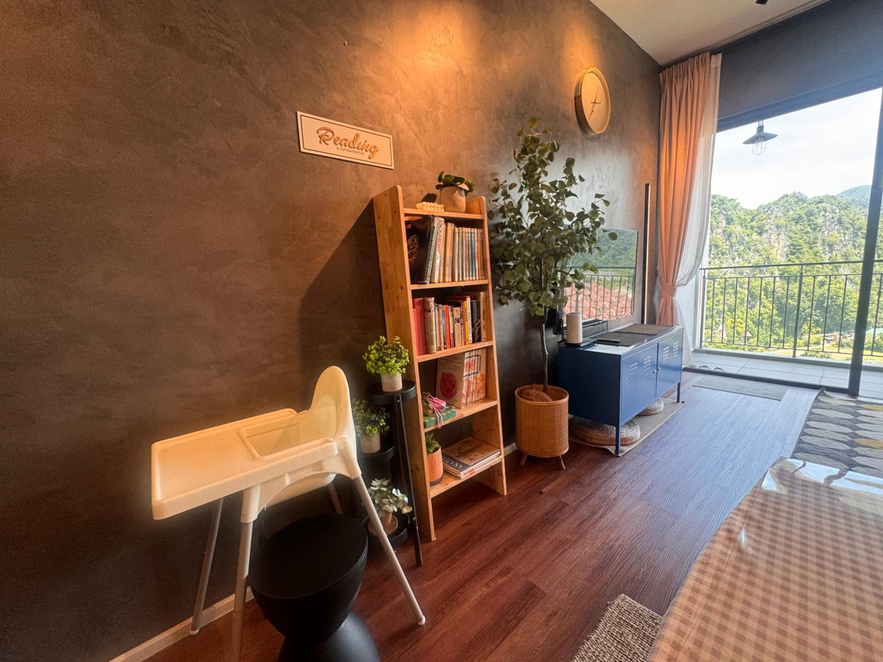 Two-Bedroom Apartment with View - Photo 5