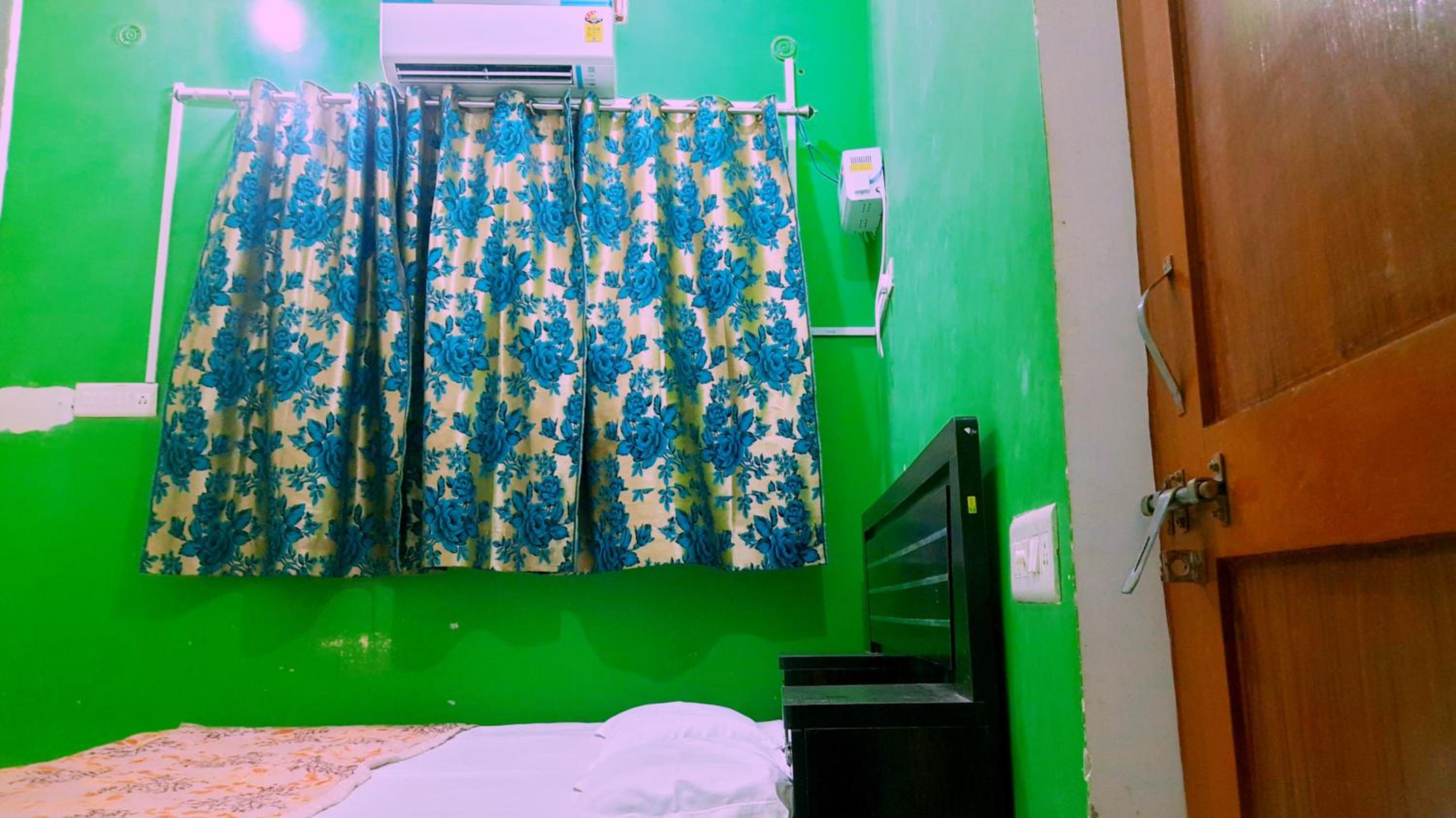 Budget Double Room photo 1