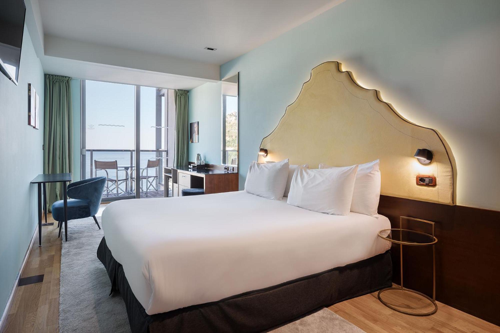 Deluxe Double Room with Balcony and Sea View