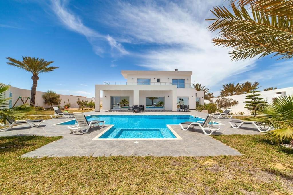Villa photo 2