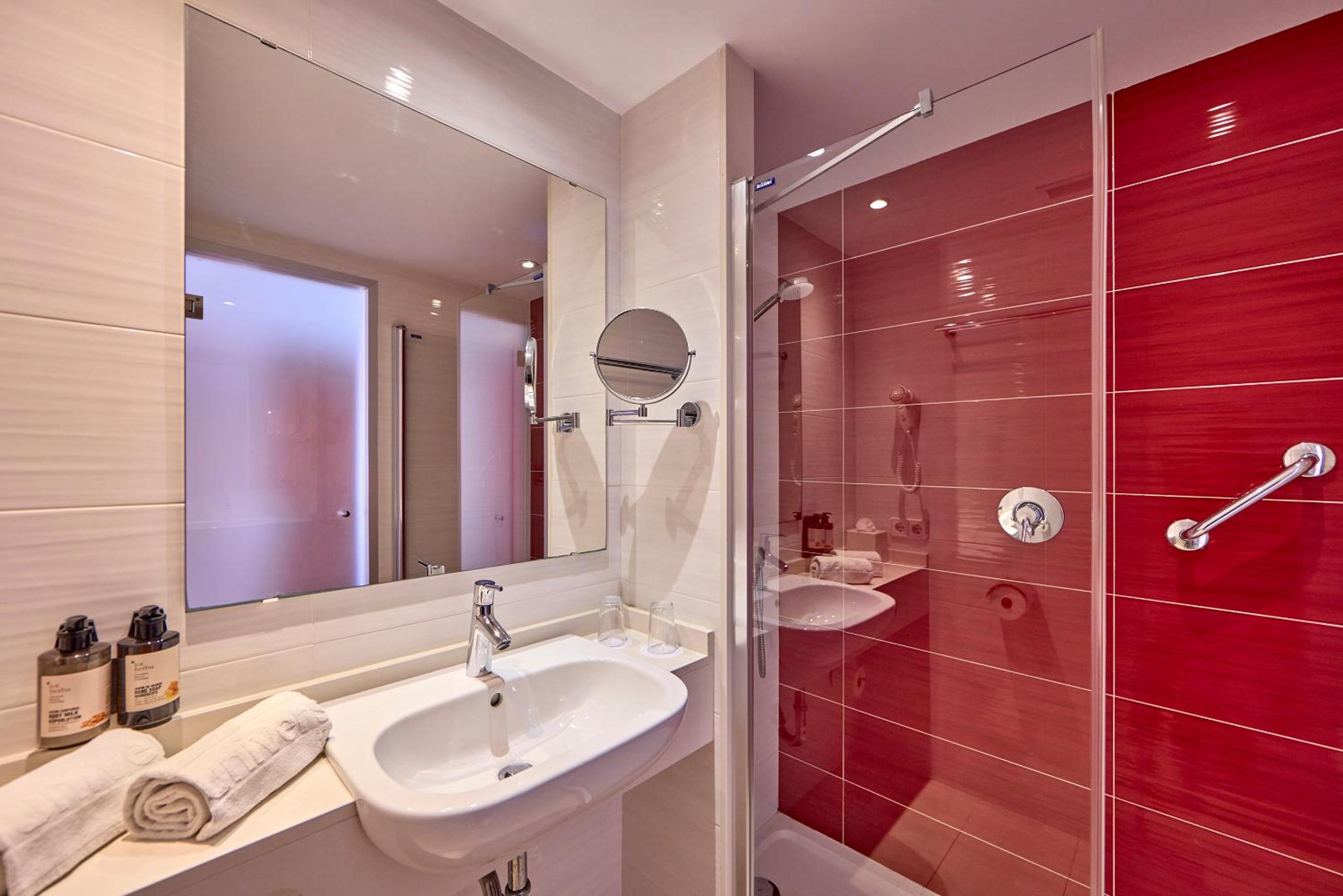 Double Room with Side Sea View (2 Adults + 1 Child) thumbnail 6