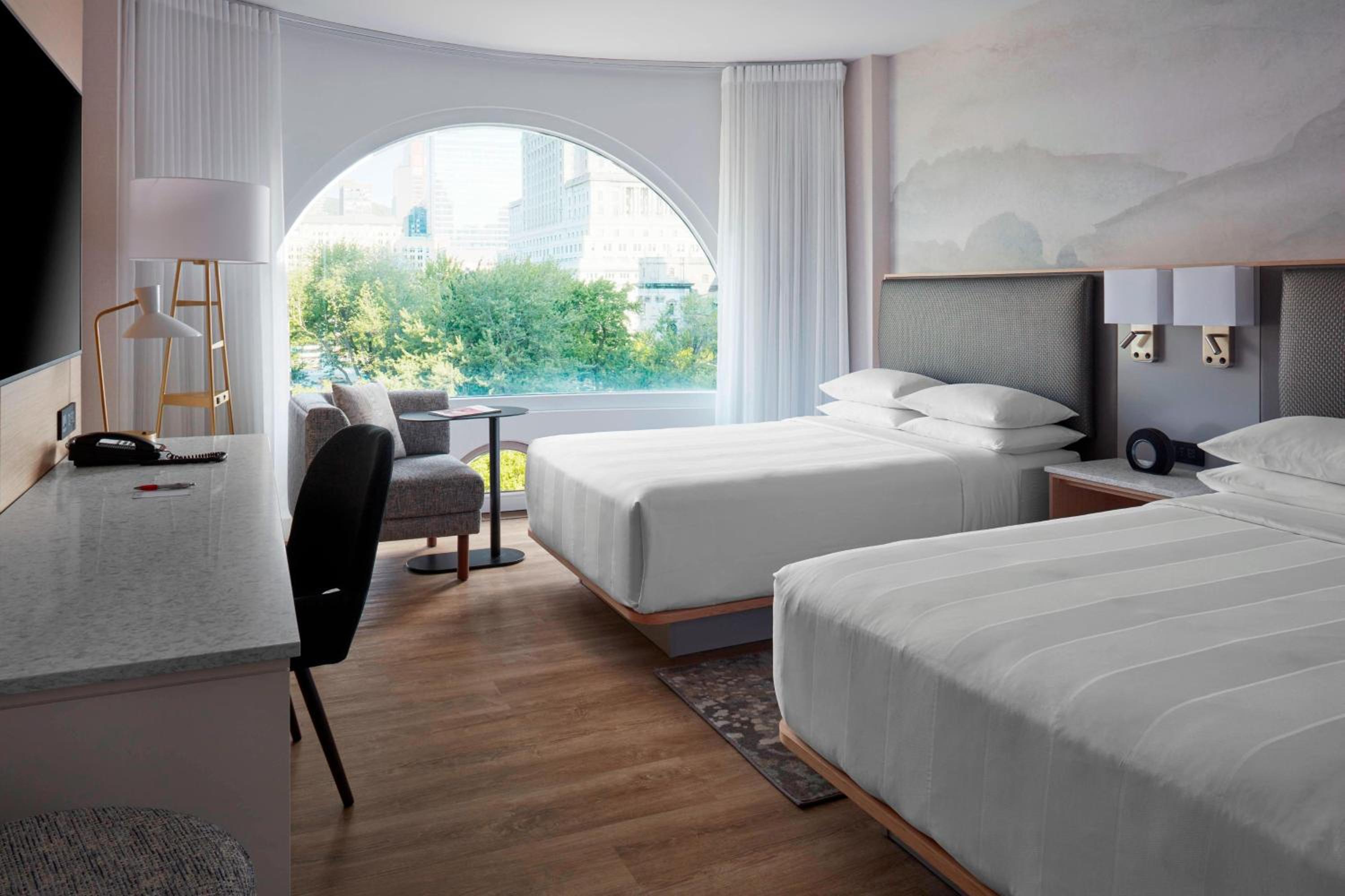 Double Room with Two Double Beds - Park View - Photo 11