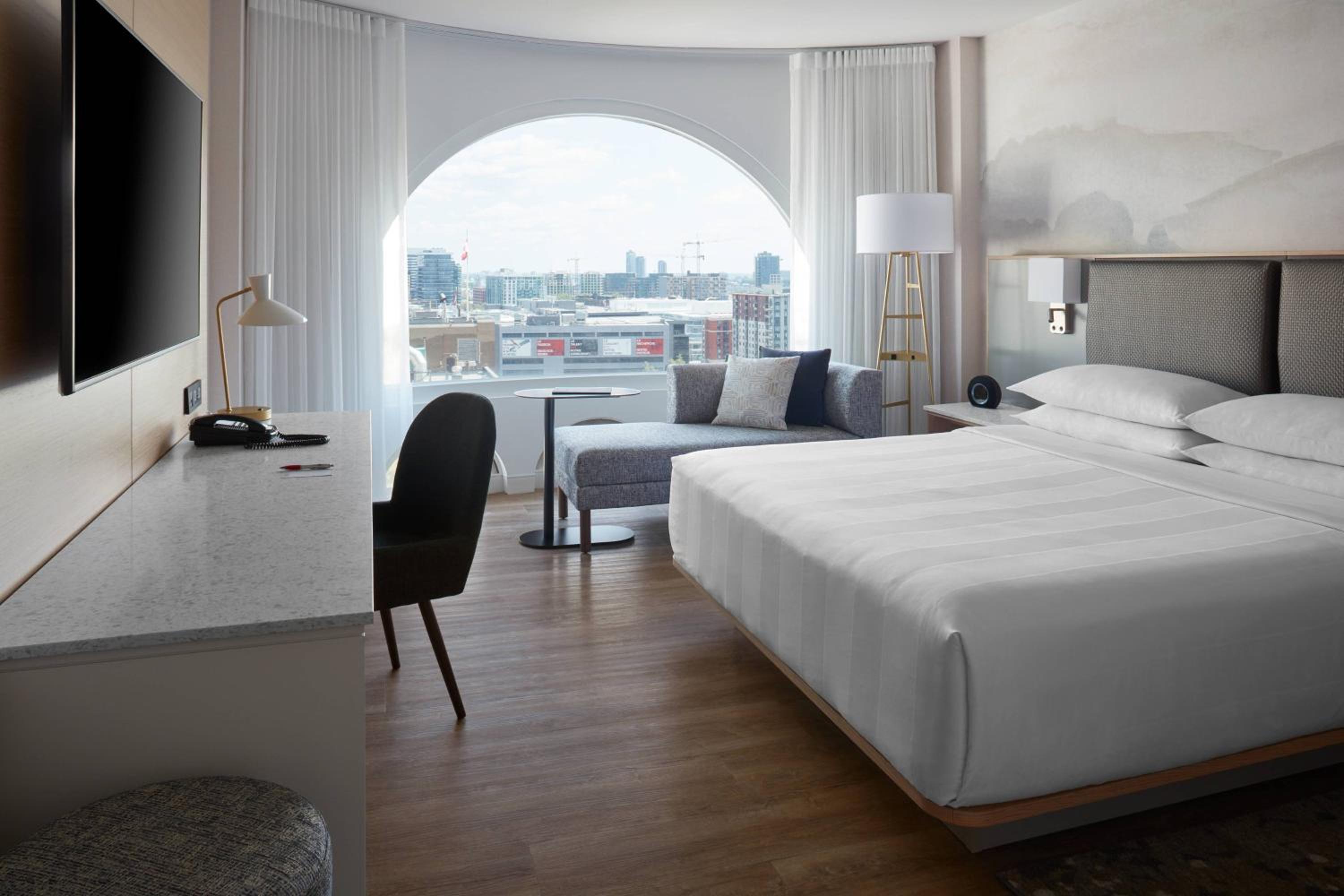 Deluxe King Room - Photo 4