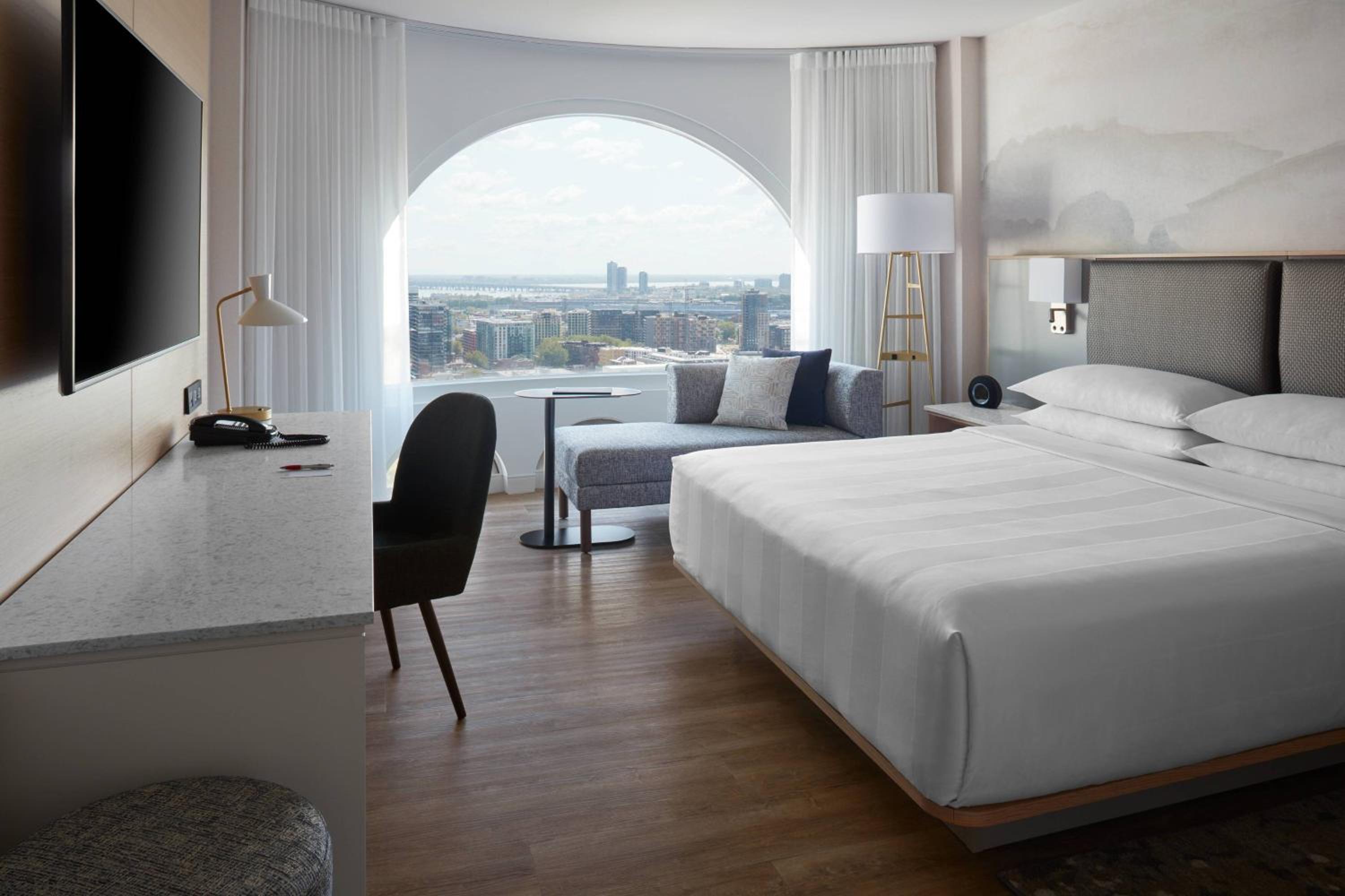 Deluxe King Room - Photo 5