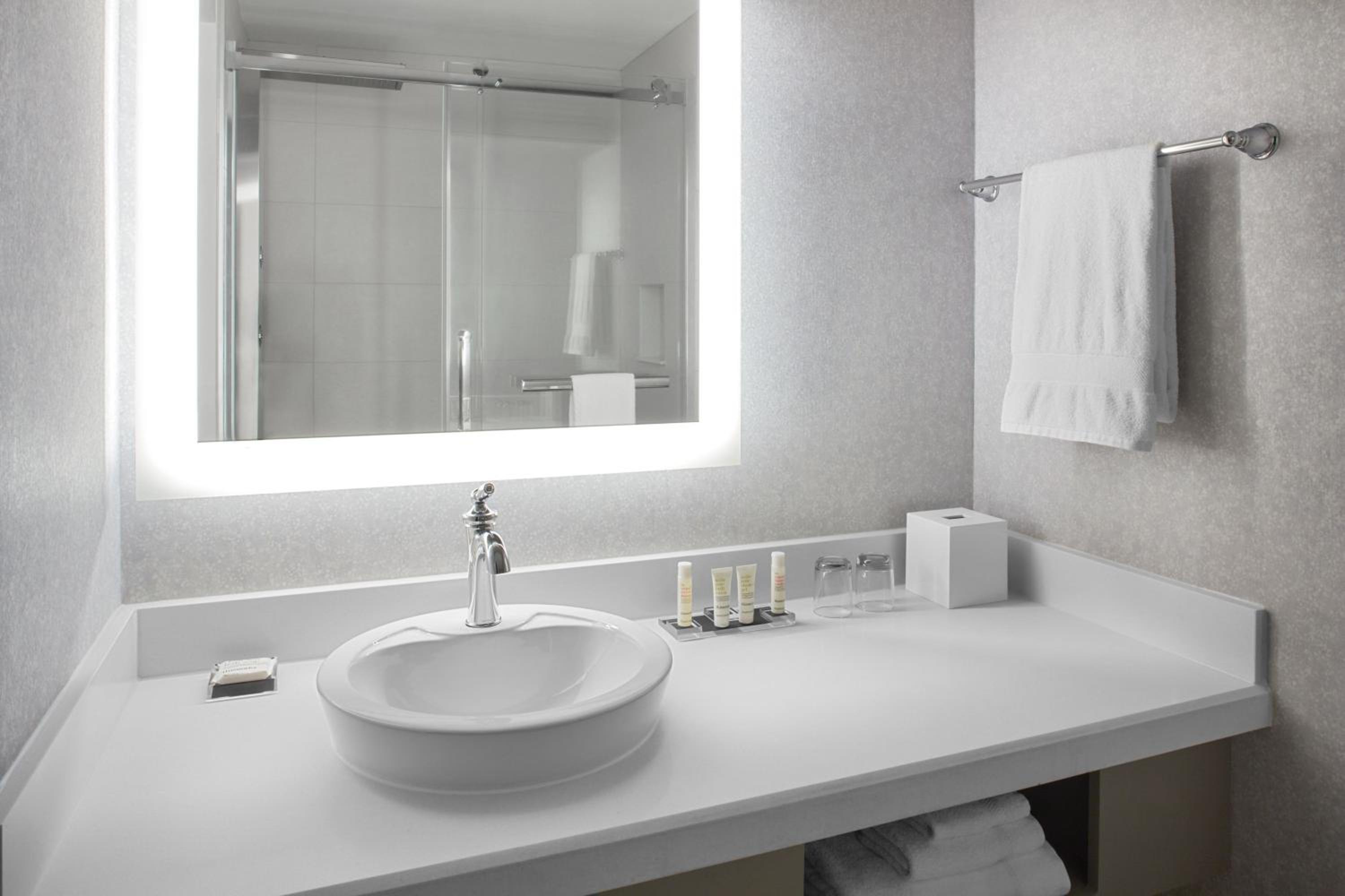 Concierge King Room - Photo 5