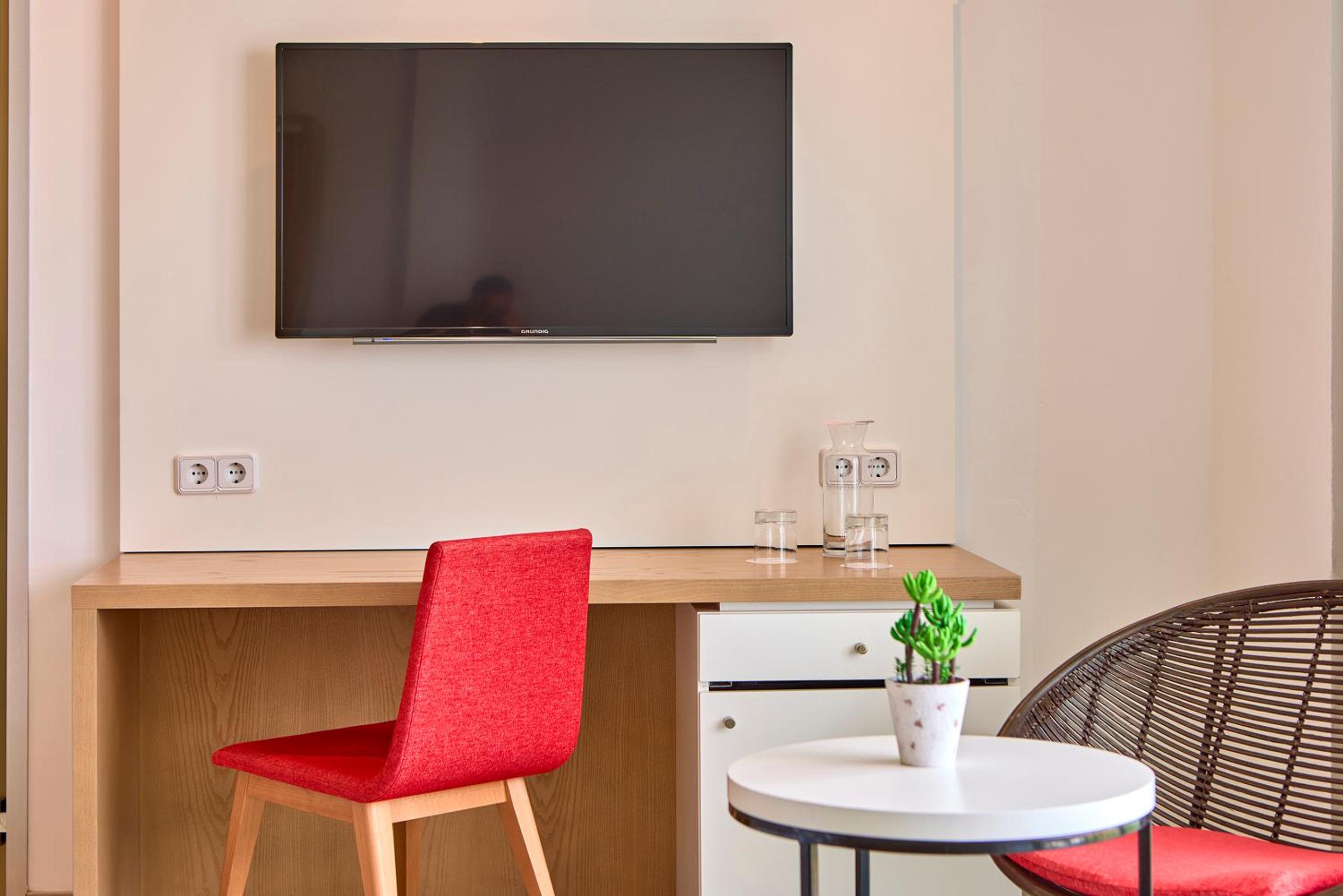 Family Room with Balcony (2 Adults + 1 Child)