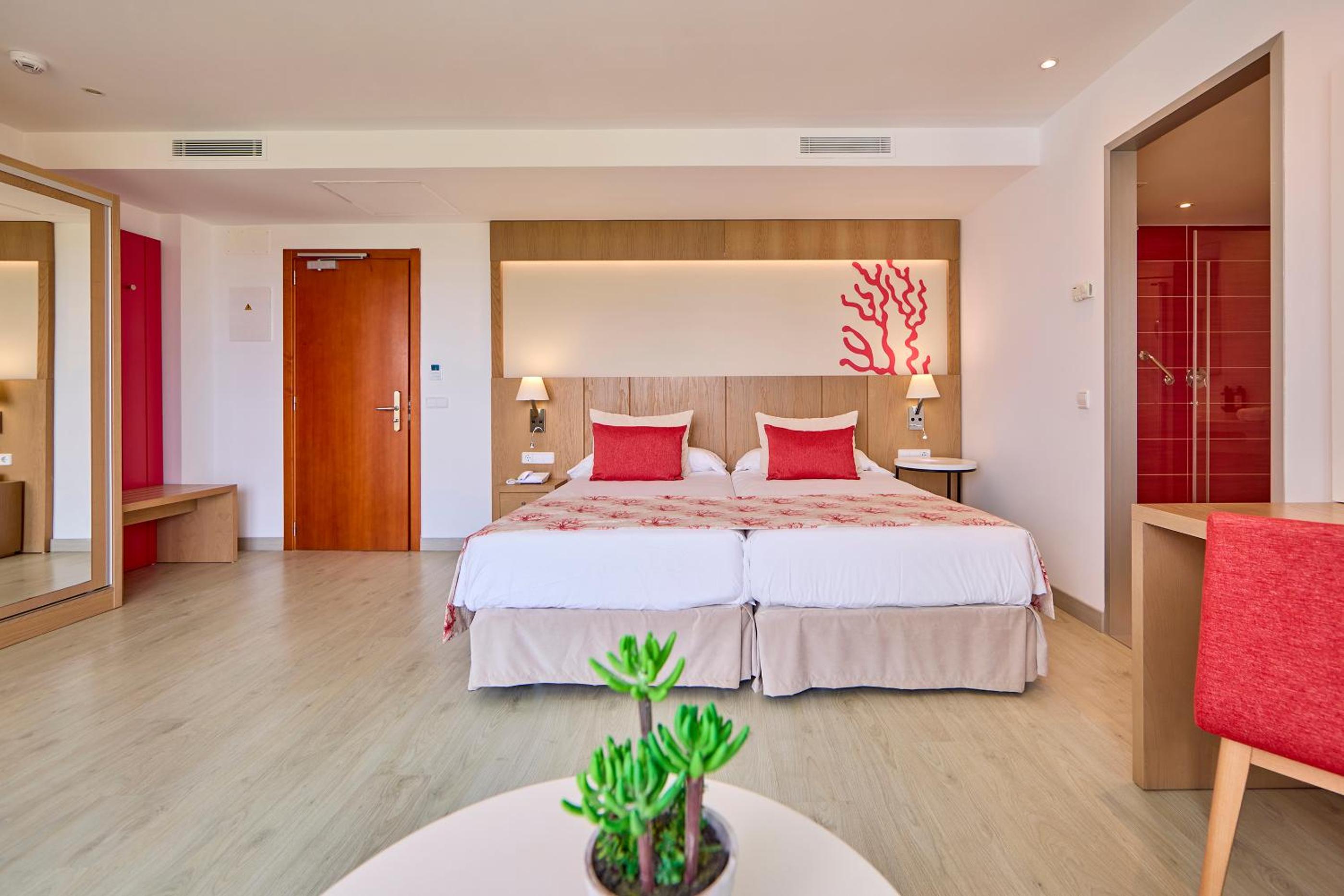 Family Room with Balcony (2 Adults + 1 Child)