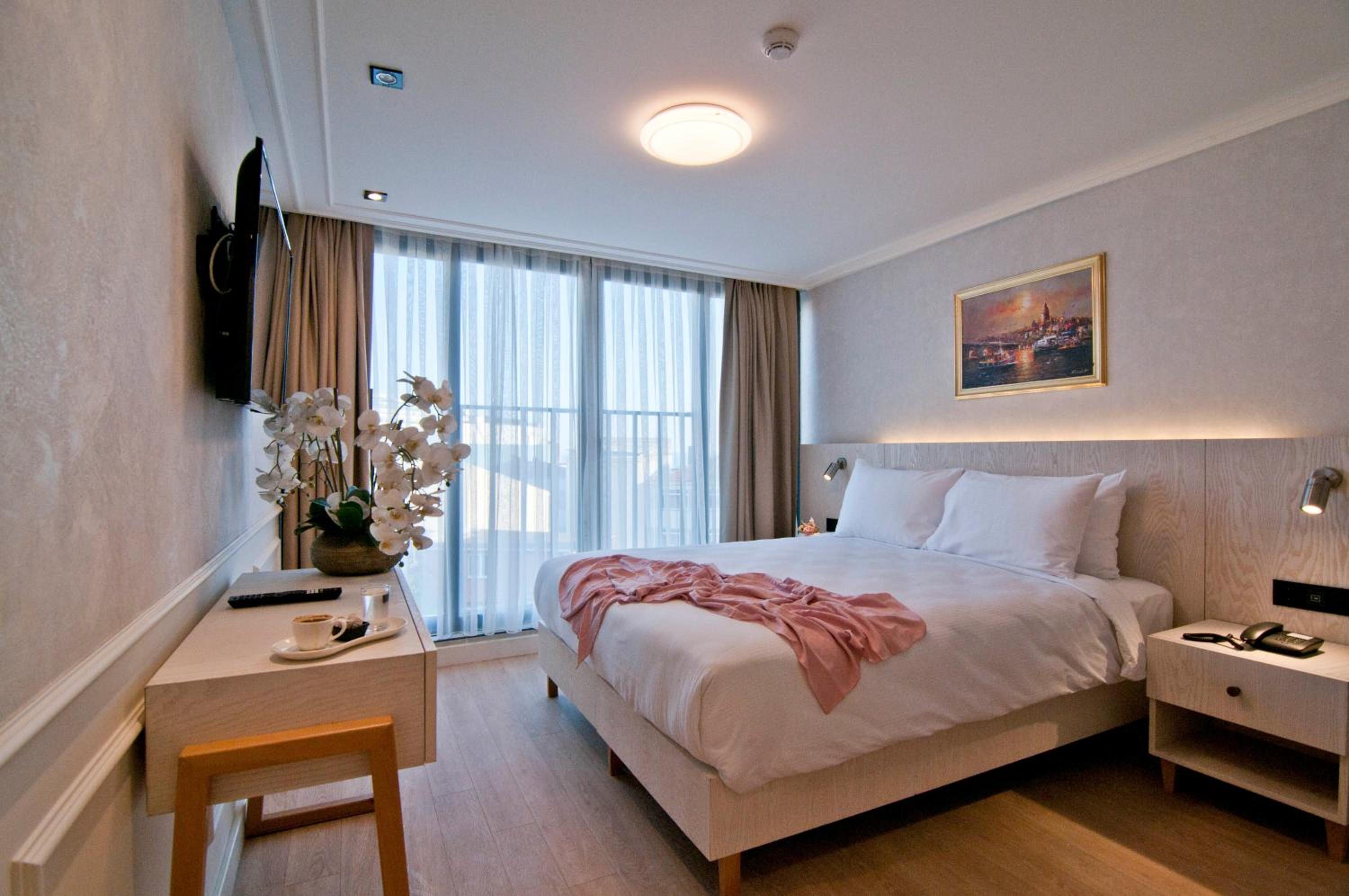 Deluxe Double Room with Side Sea View photo 1