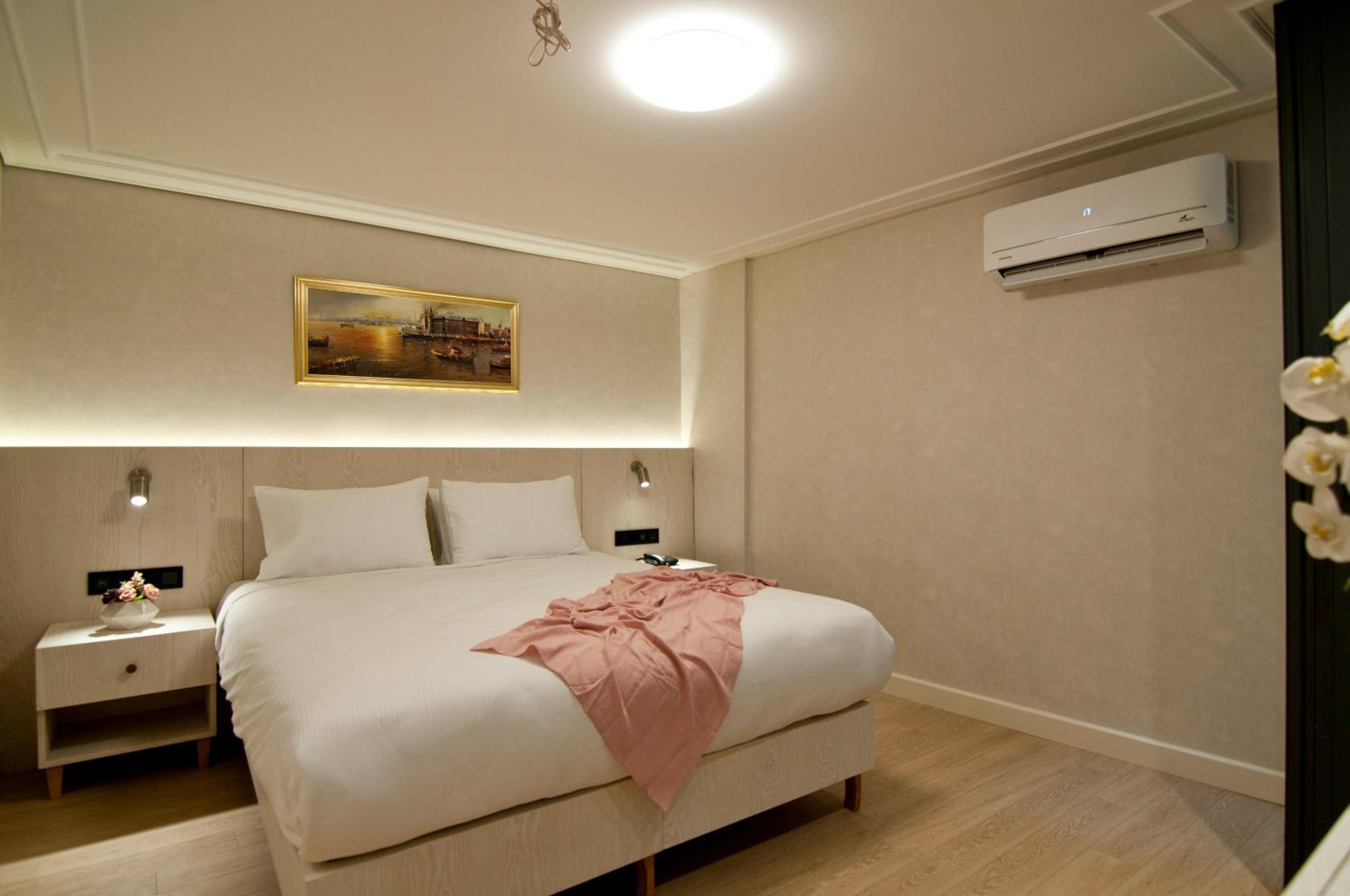 Economy Double or Twin Room photo 1