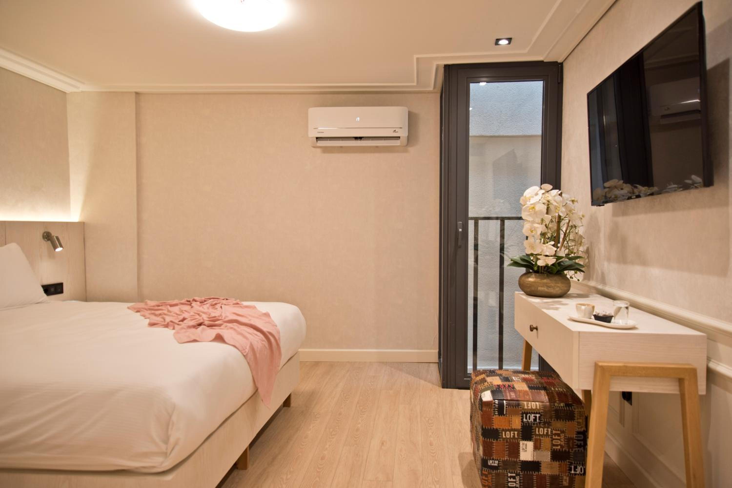 Economy Double or Twin Room photo 3
