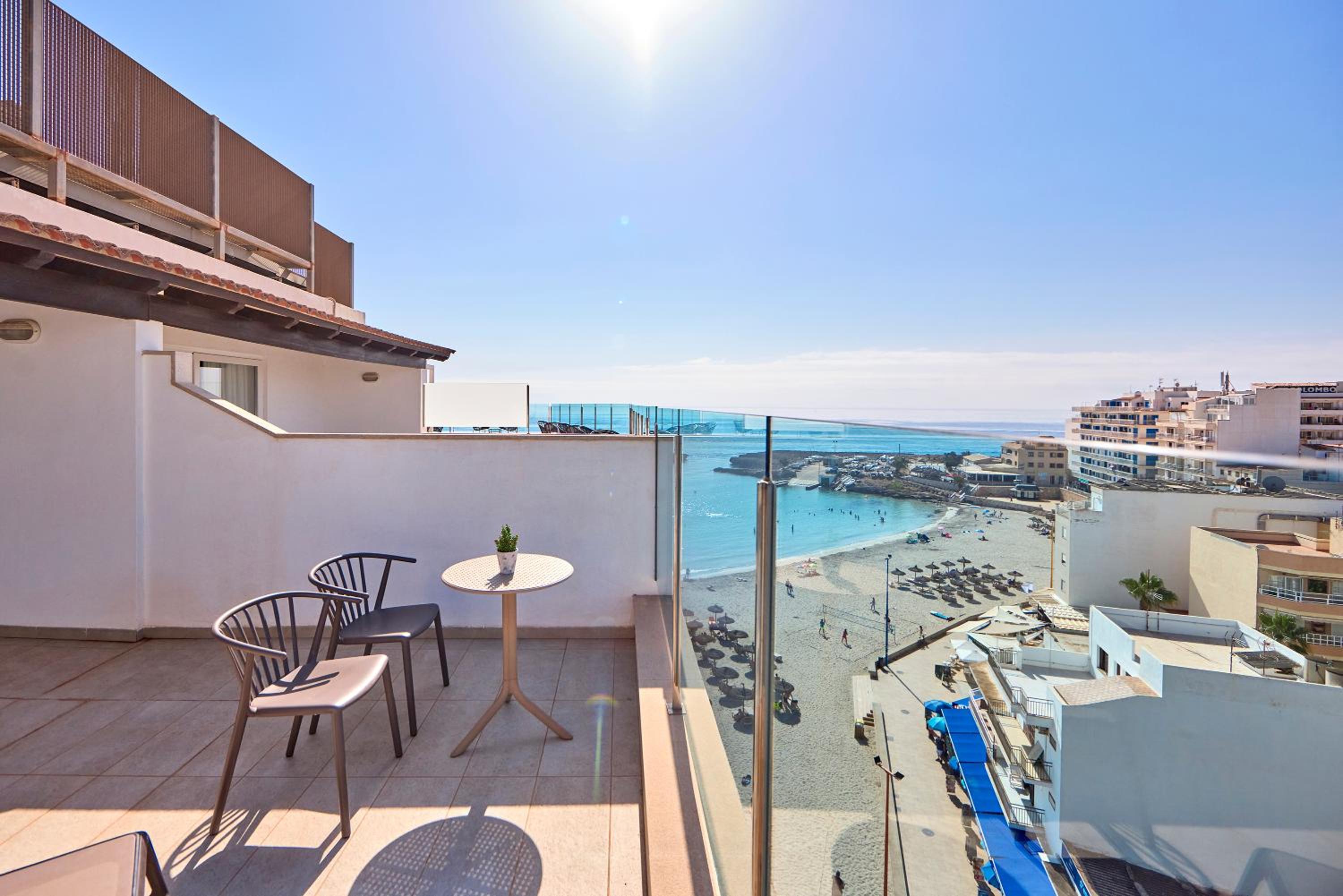 Superior Room with Terrace and Side Sea Views. thumbnail 6