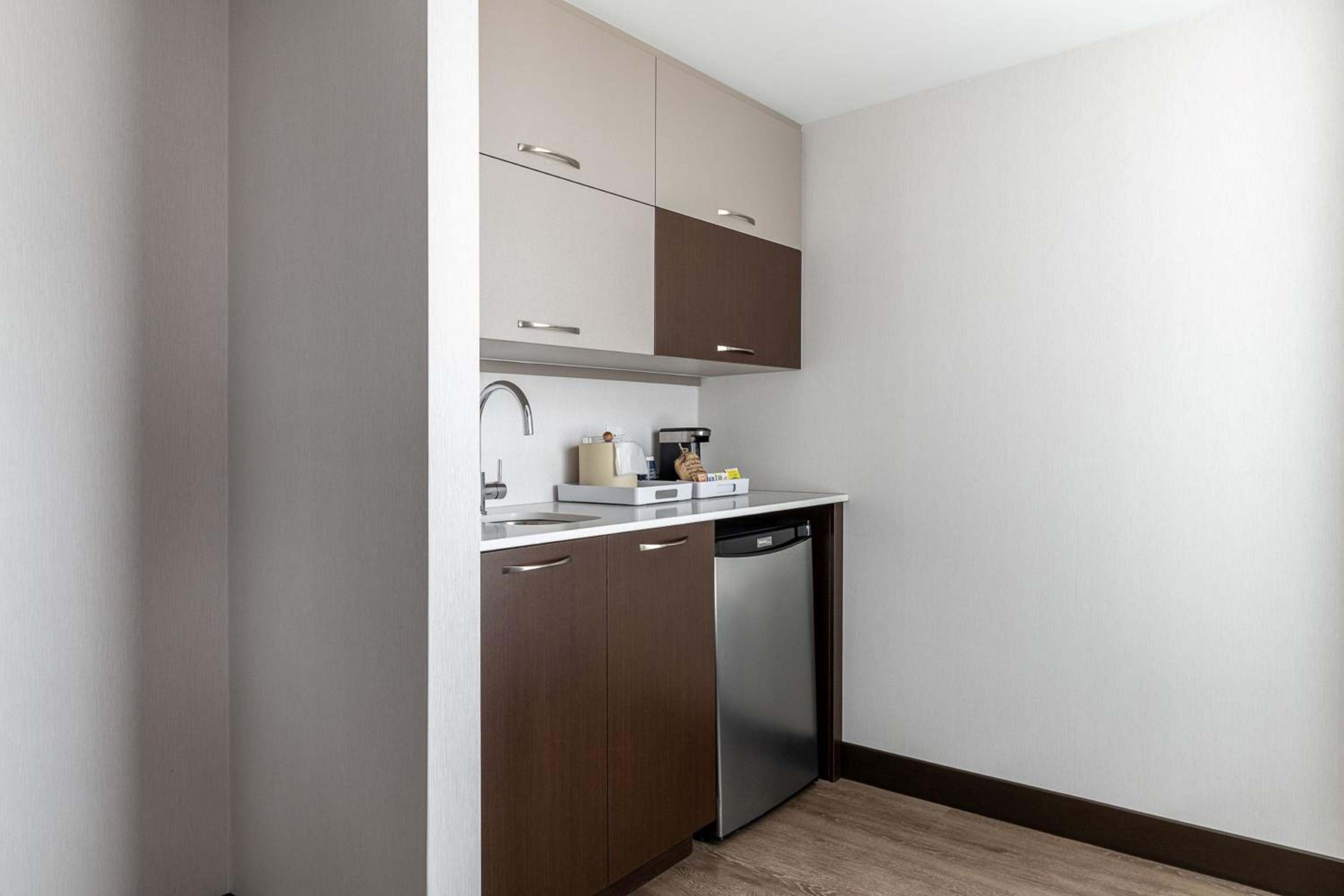 1 Bedroom Junior Suite, 1 King, Sofa bed  - Photo 6