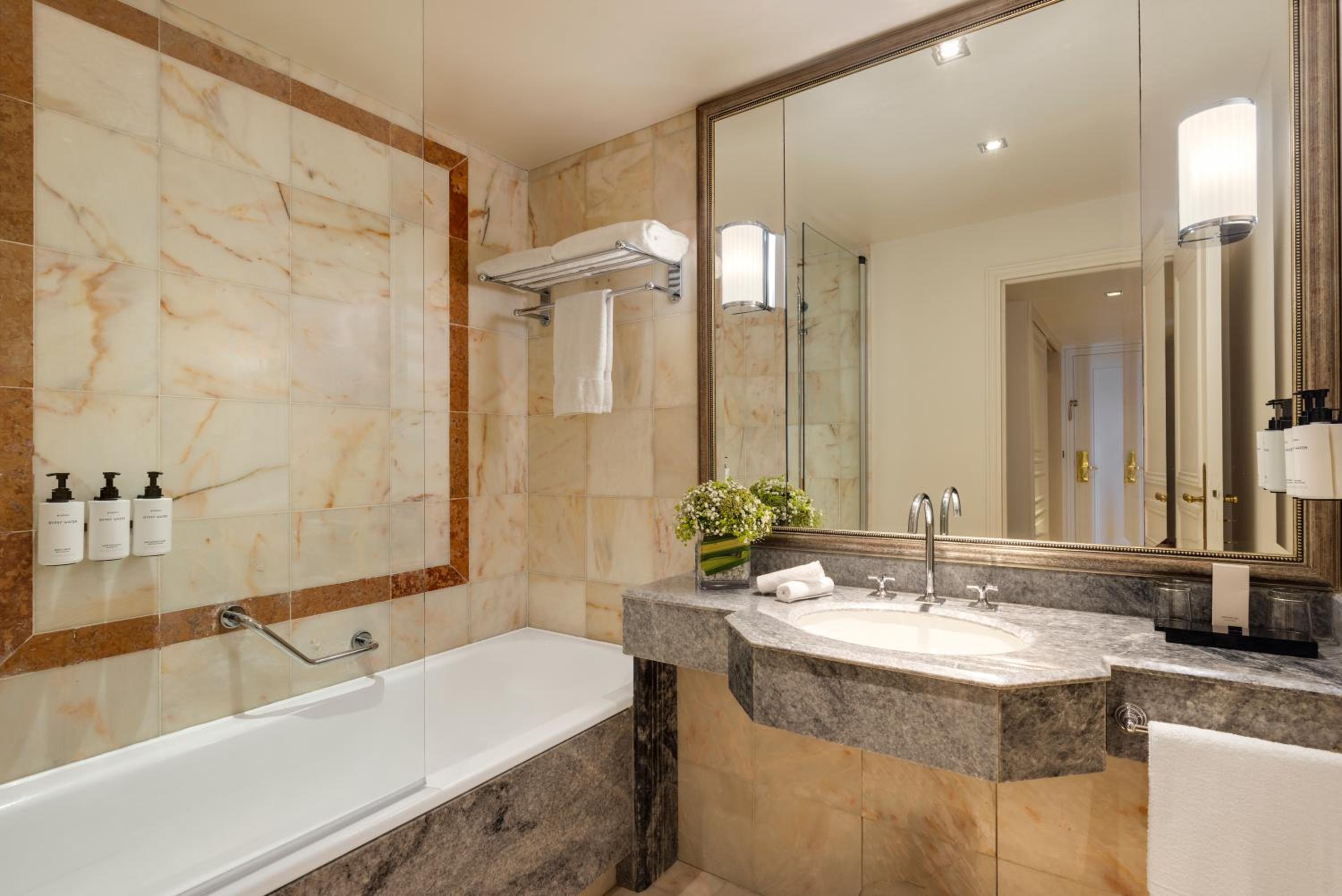 Premium Triple Room photo 3