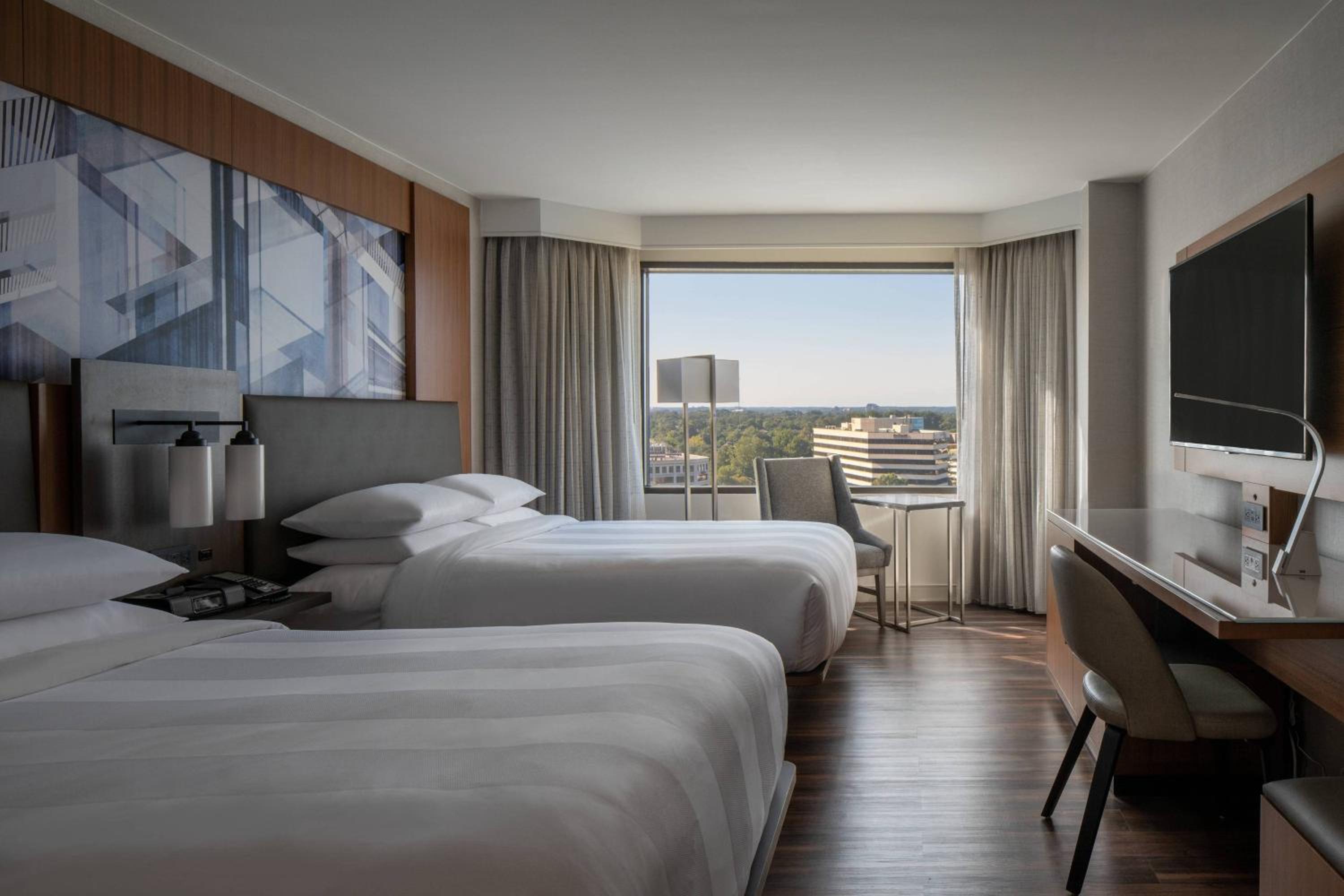 Double Room with Two Double Beds - High Floor/Club Lounge Access - Photo 4