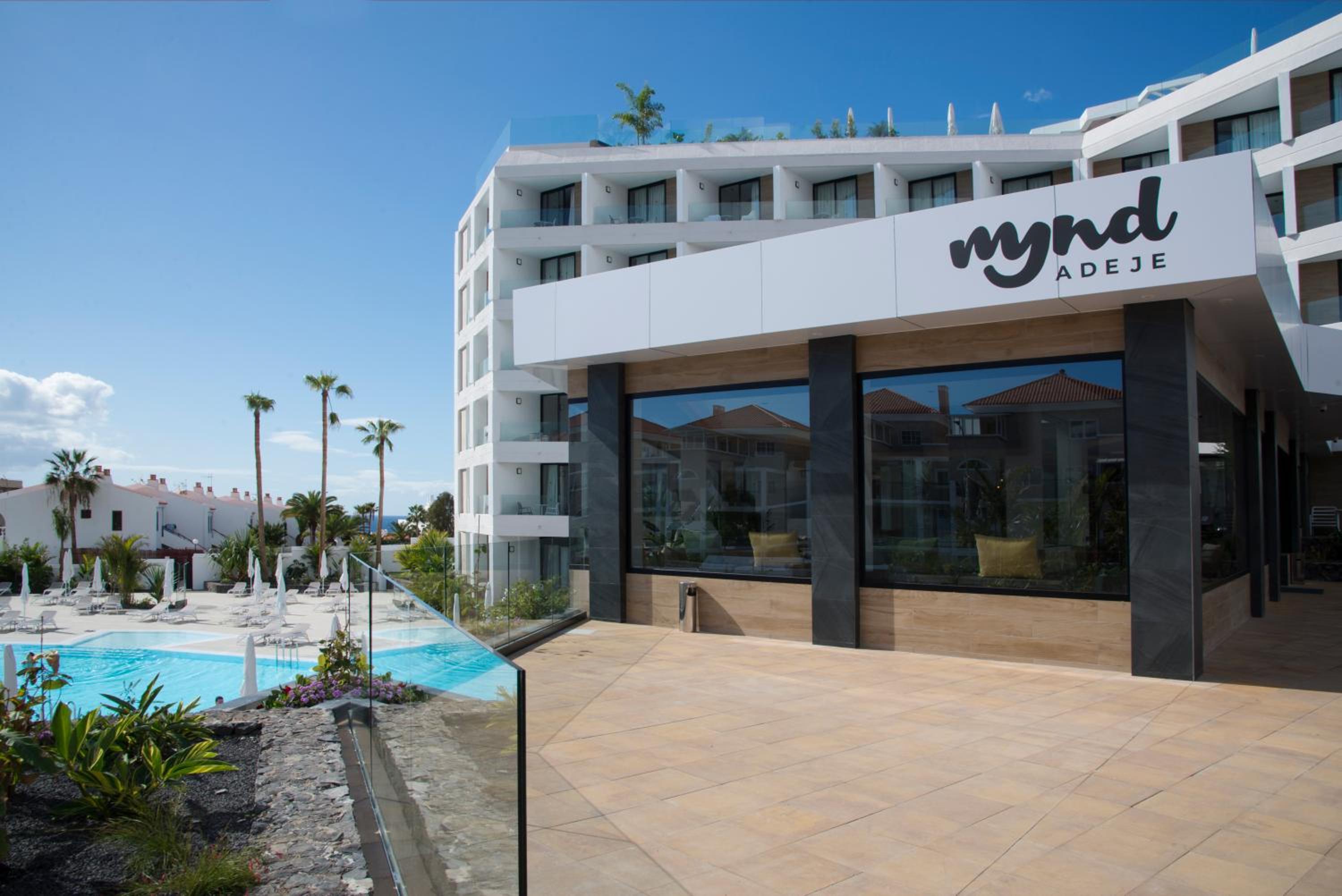 Double Room with Pool View photo 2