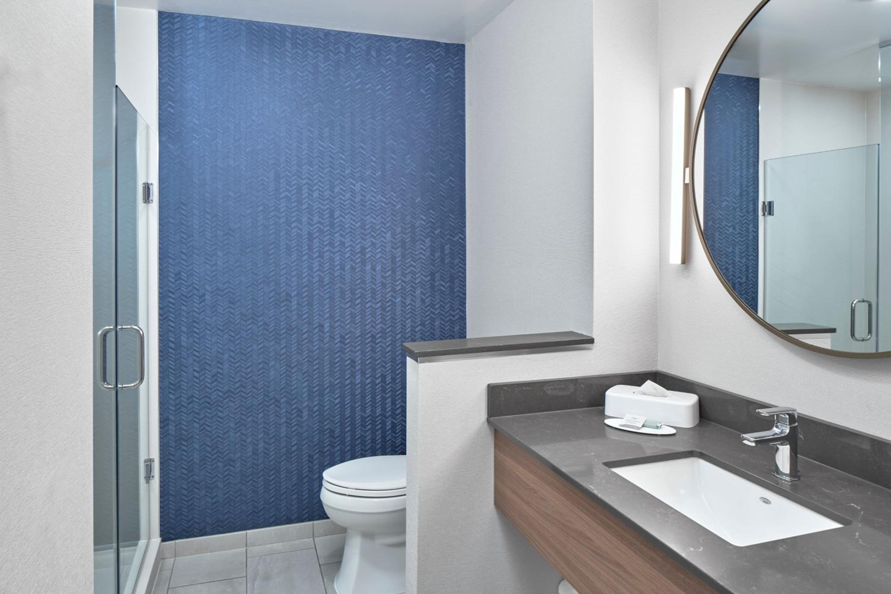Guest Room, 1 King - Photo 2