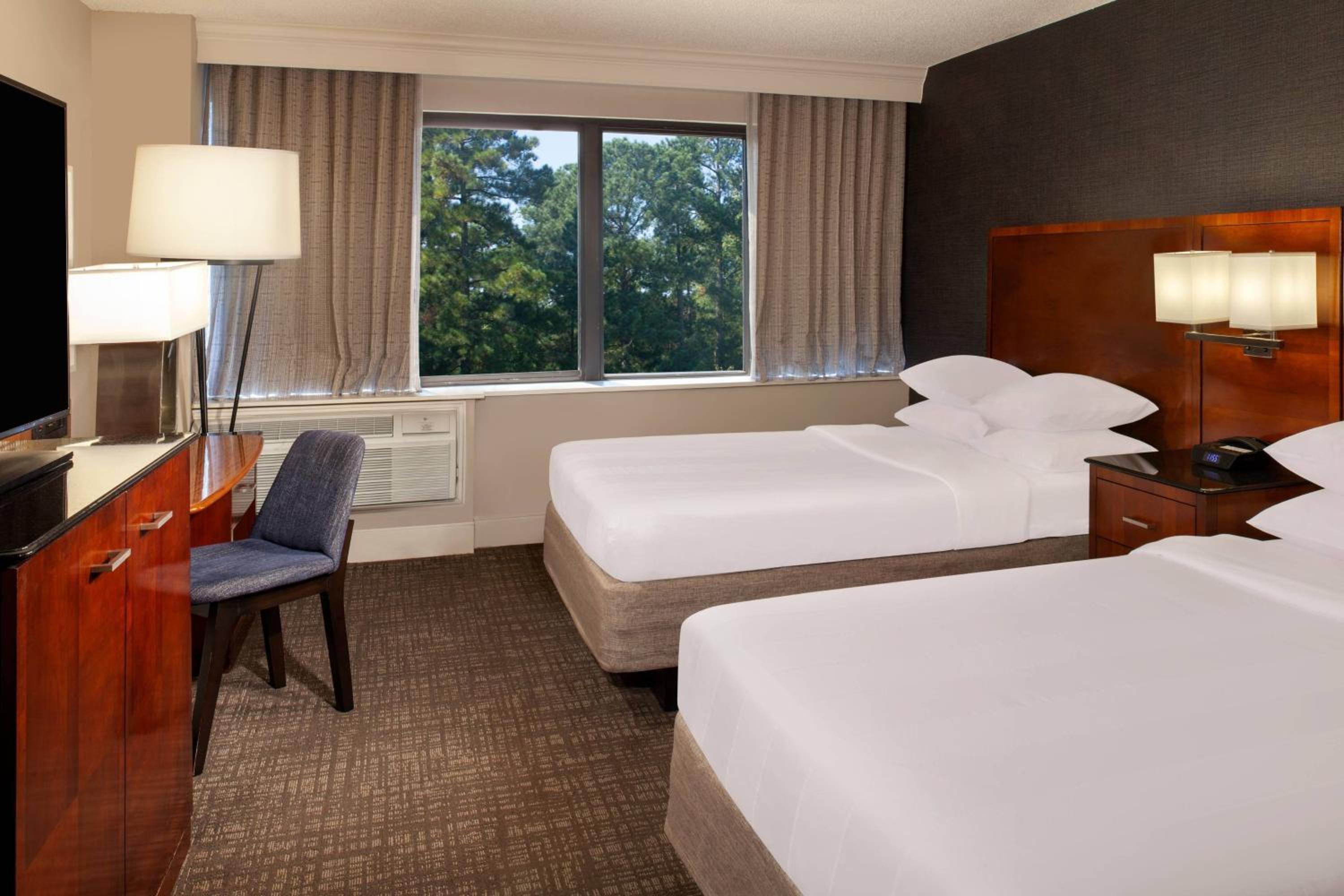 Guest Room with Two Double Beds - Concierge Lounge Access - Photo 1