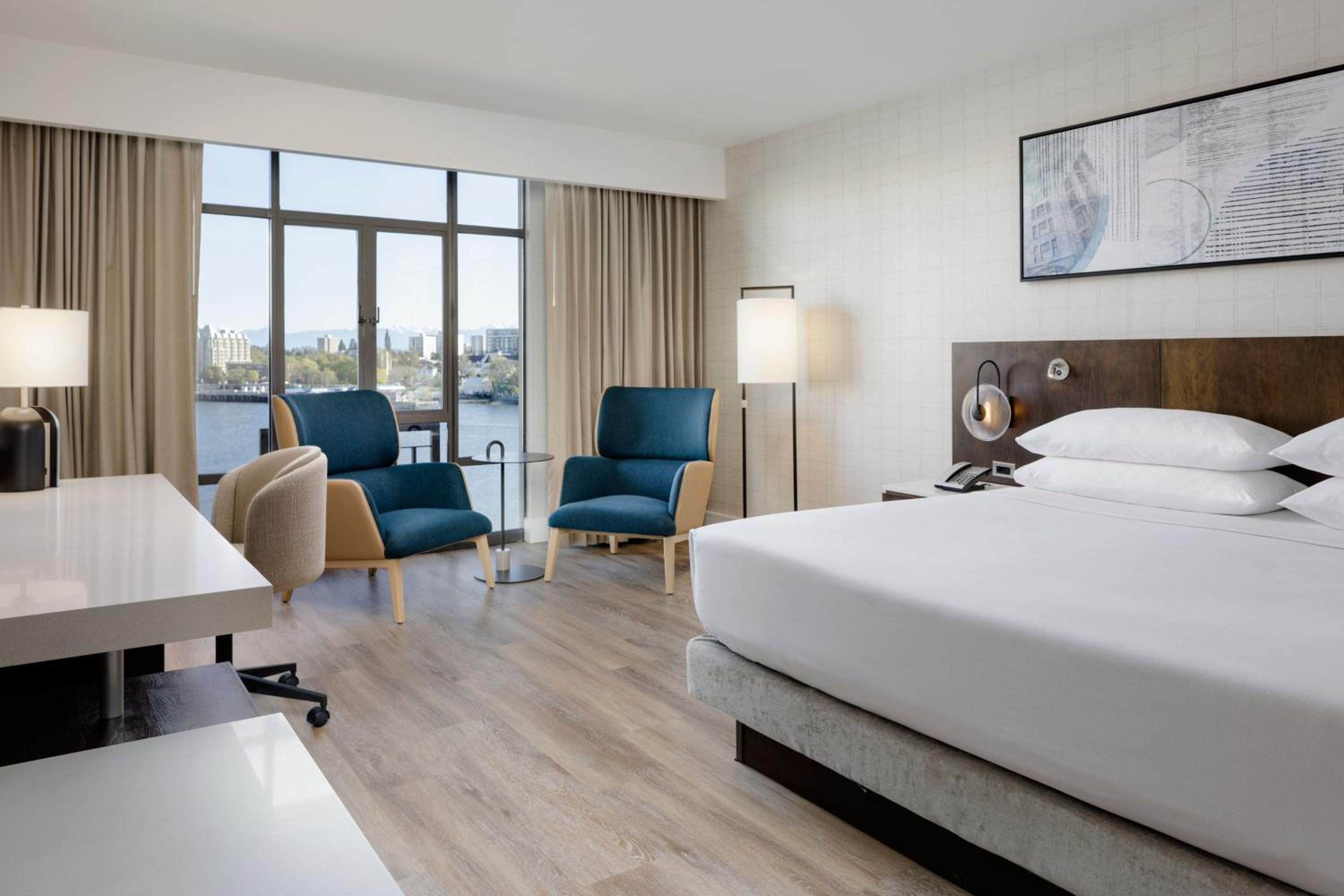 Club King Room with Water View - Photo 1