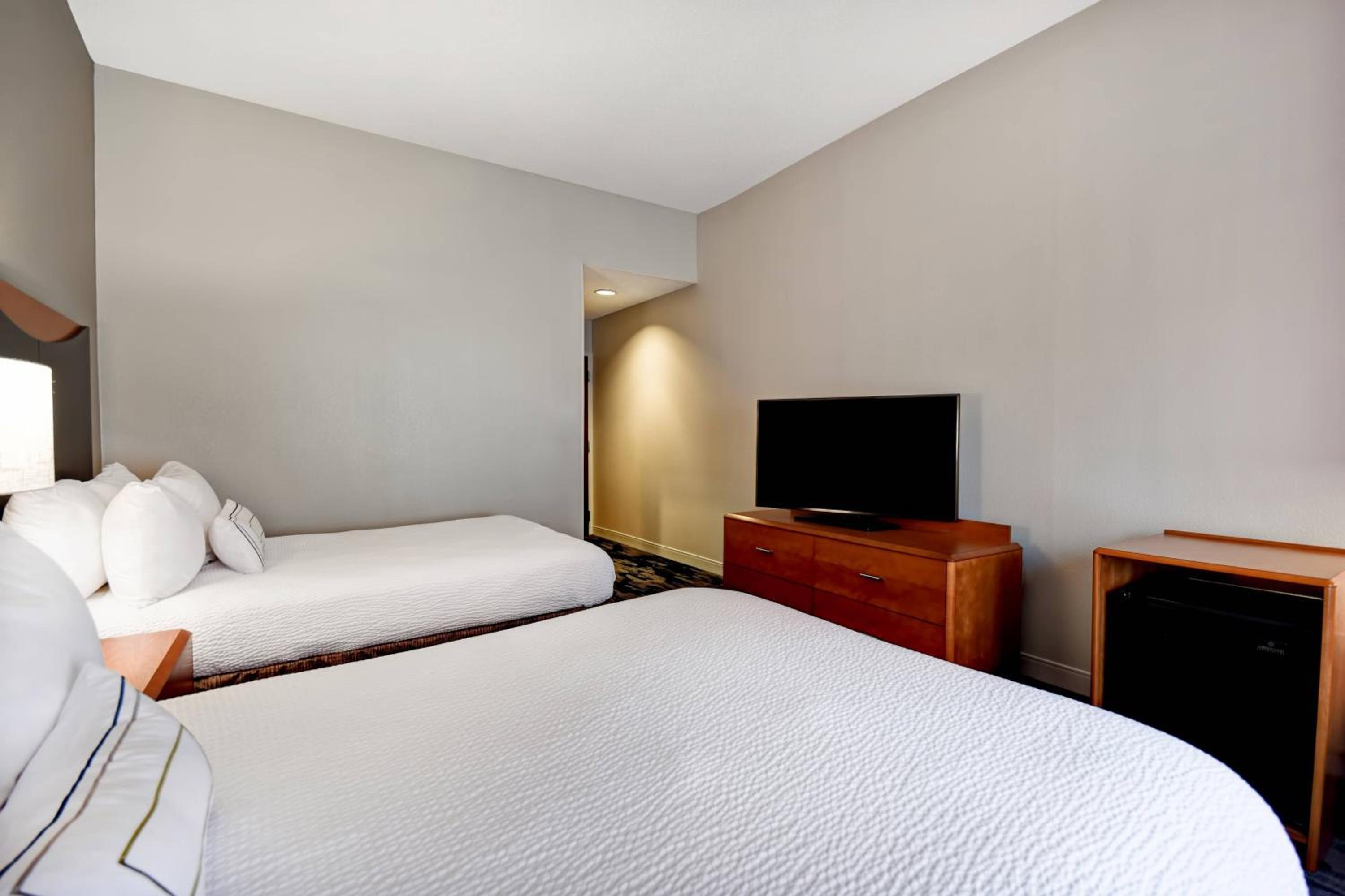 Double Room with Two Double Beds - Photo 3