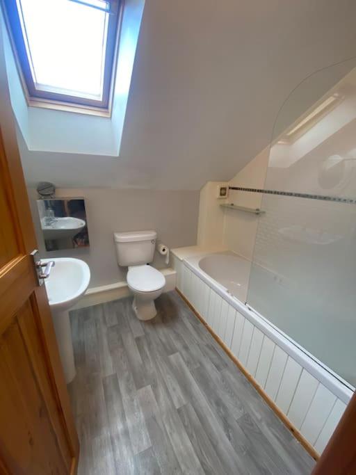 Three-Bedroom House photo 3