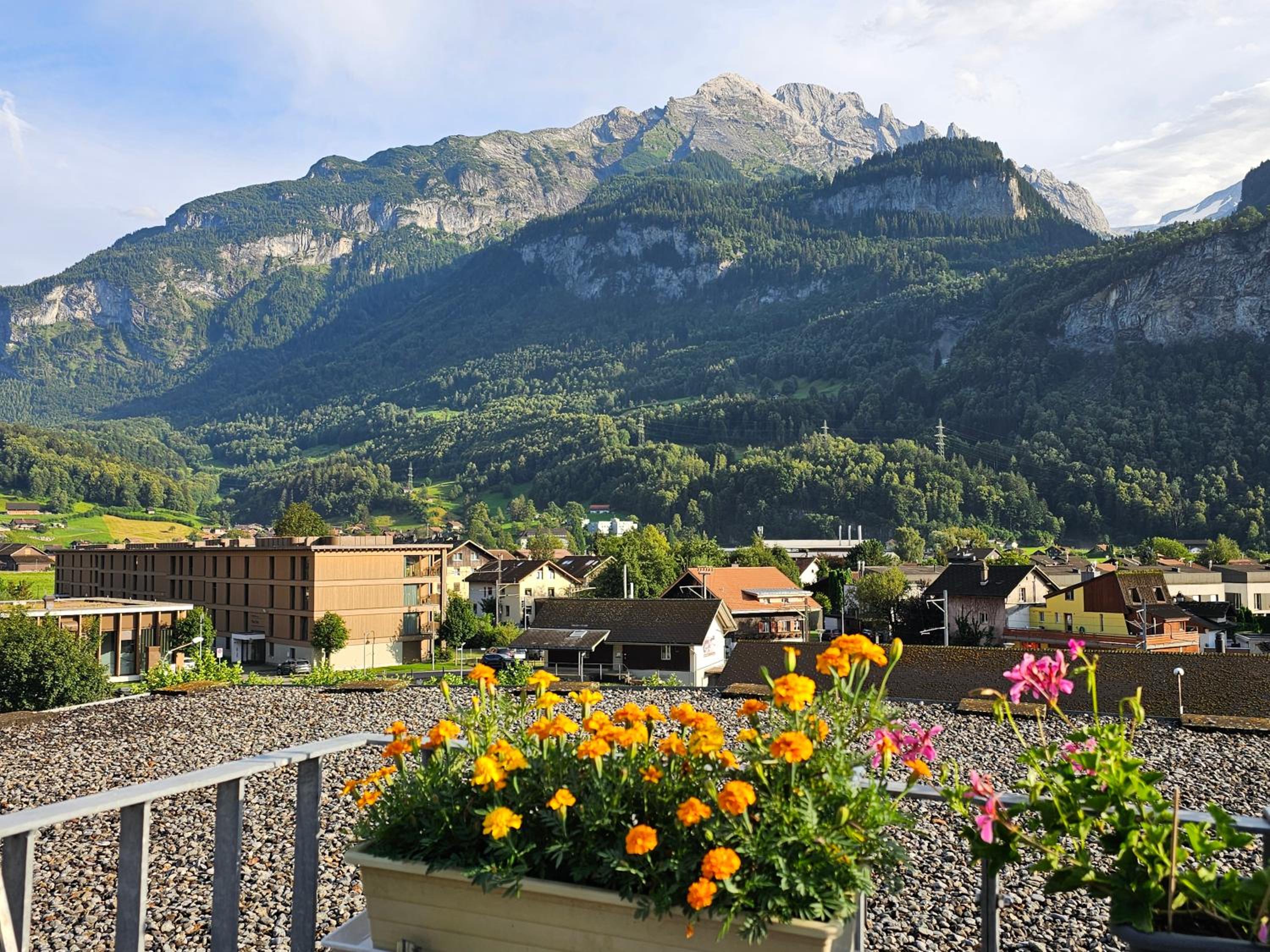 Two-Bedroom Apartment with Mountain View photo 2