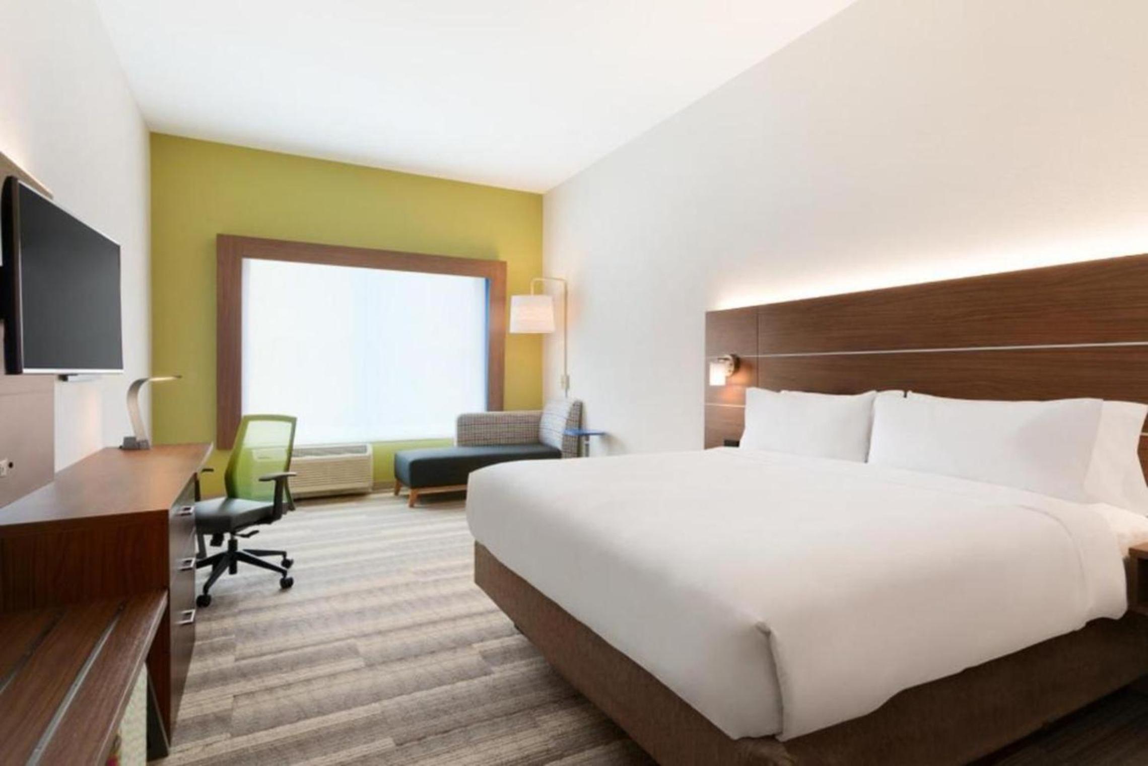 Standard King Room photo 1