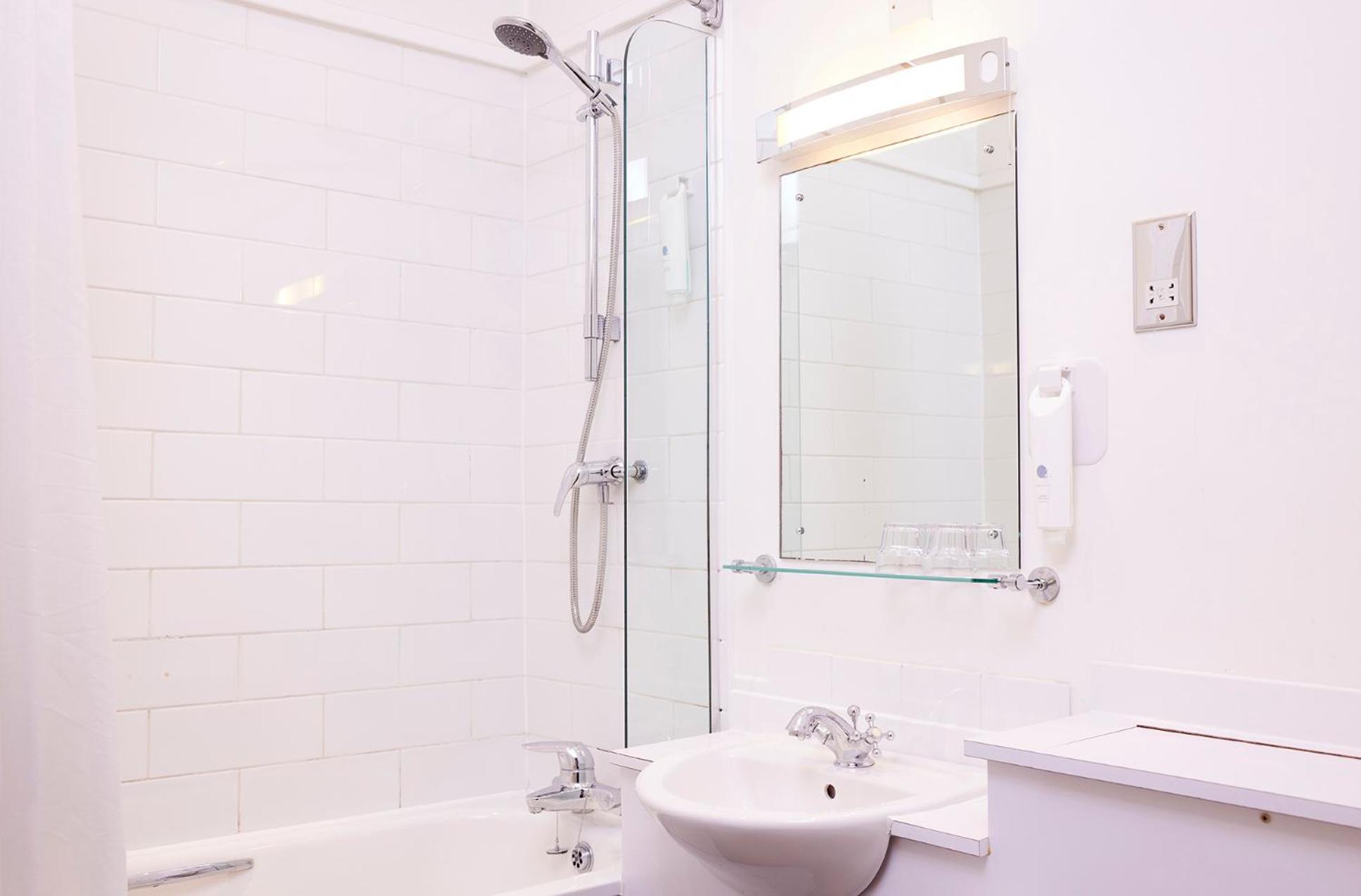 Double Room - Photo 6