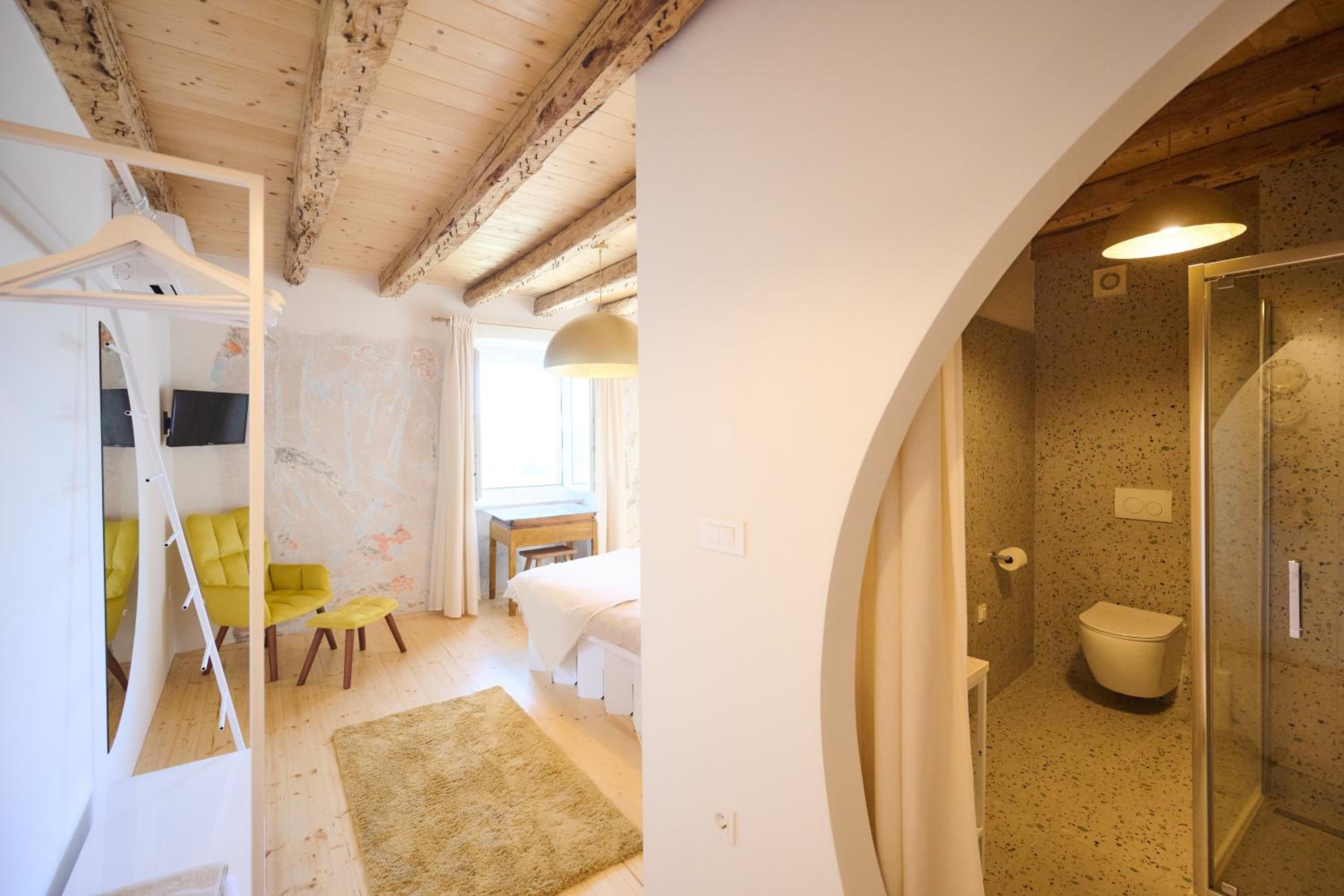 Double Room with Private Bathroom photo 3