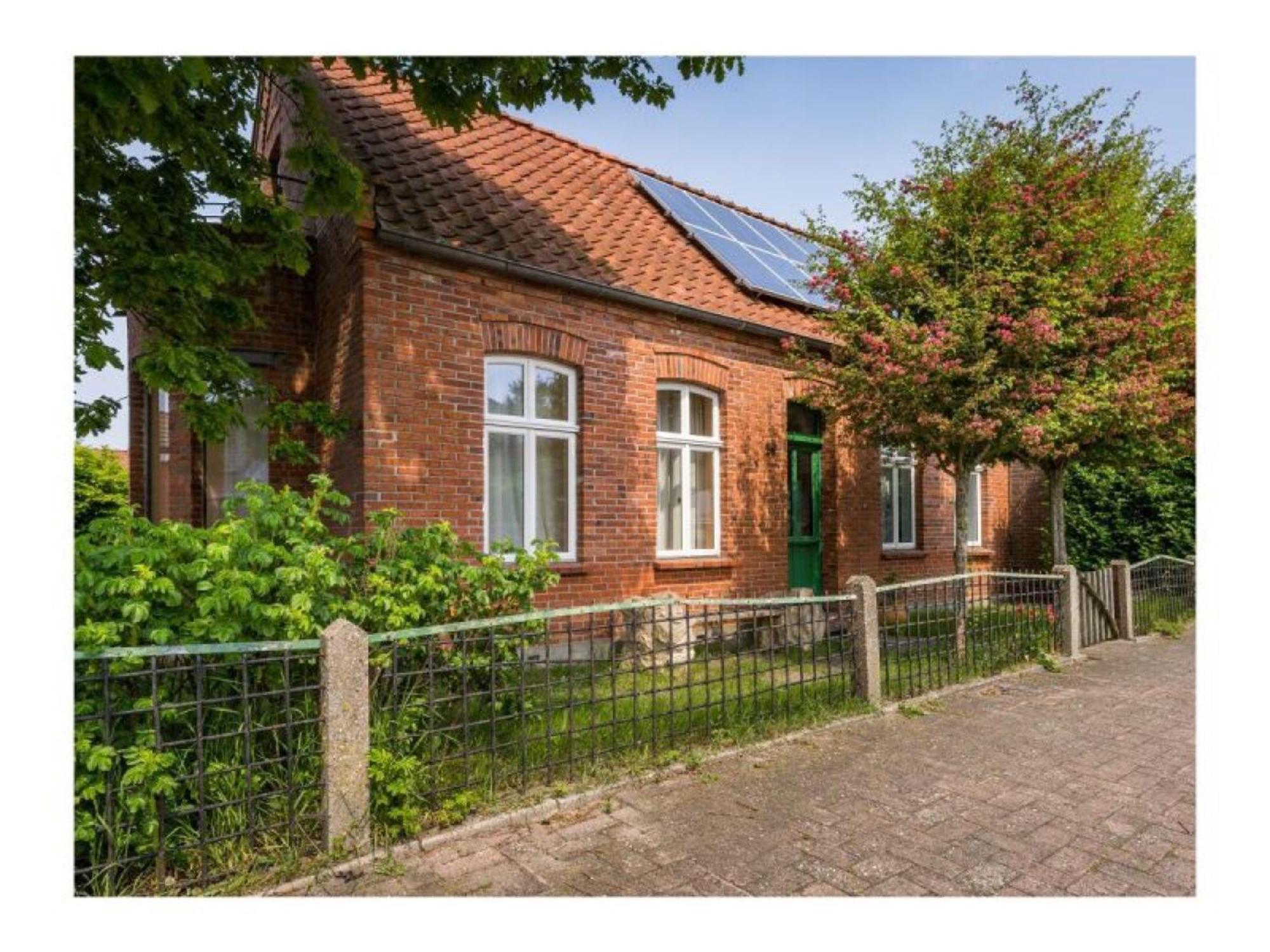 Three-Bedroom House photo 2