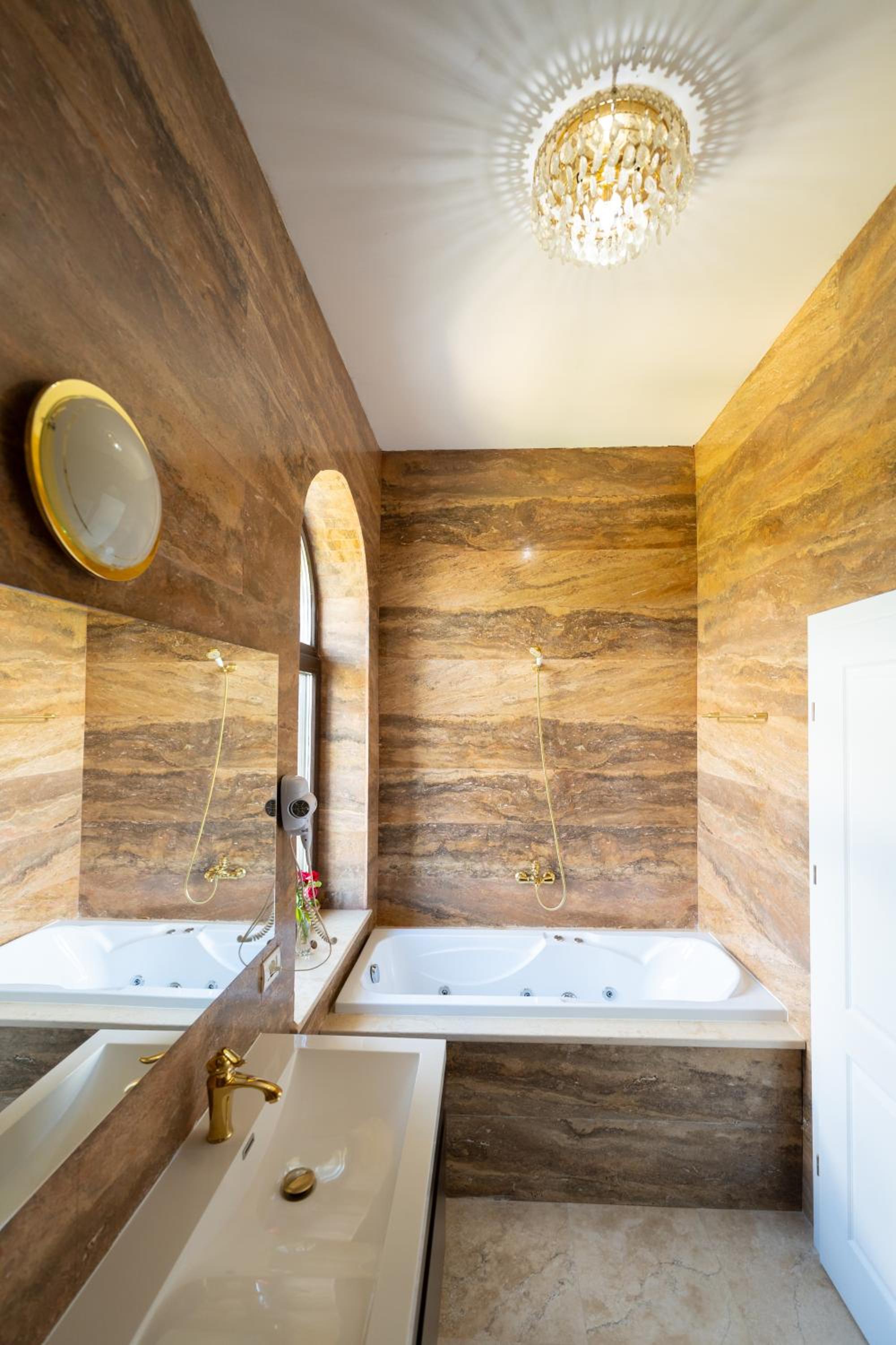 King Room with Spa Bath photo 2