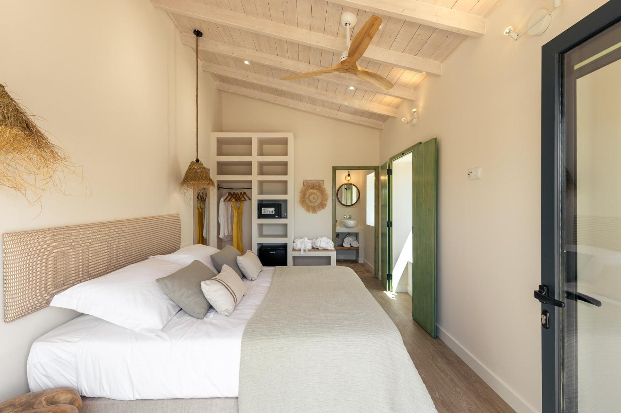 Superior Double or Twin Room with Pool View photo 1