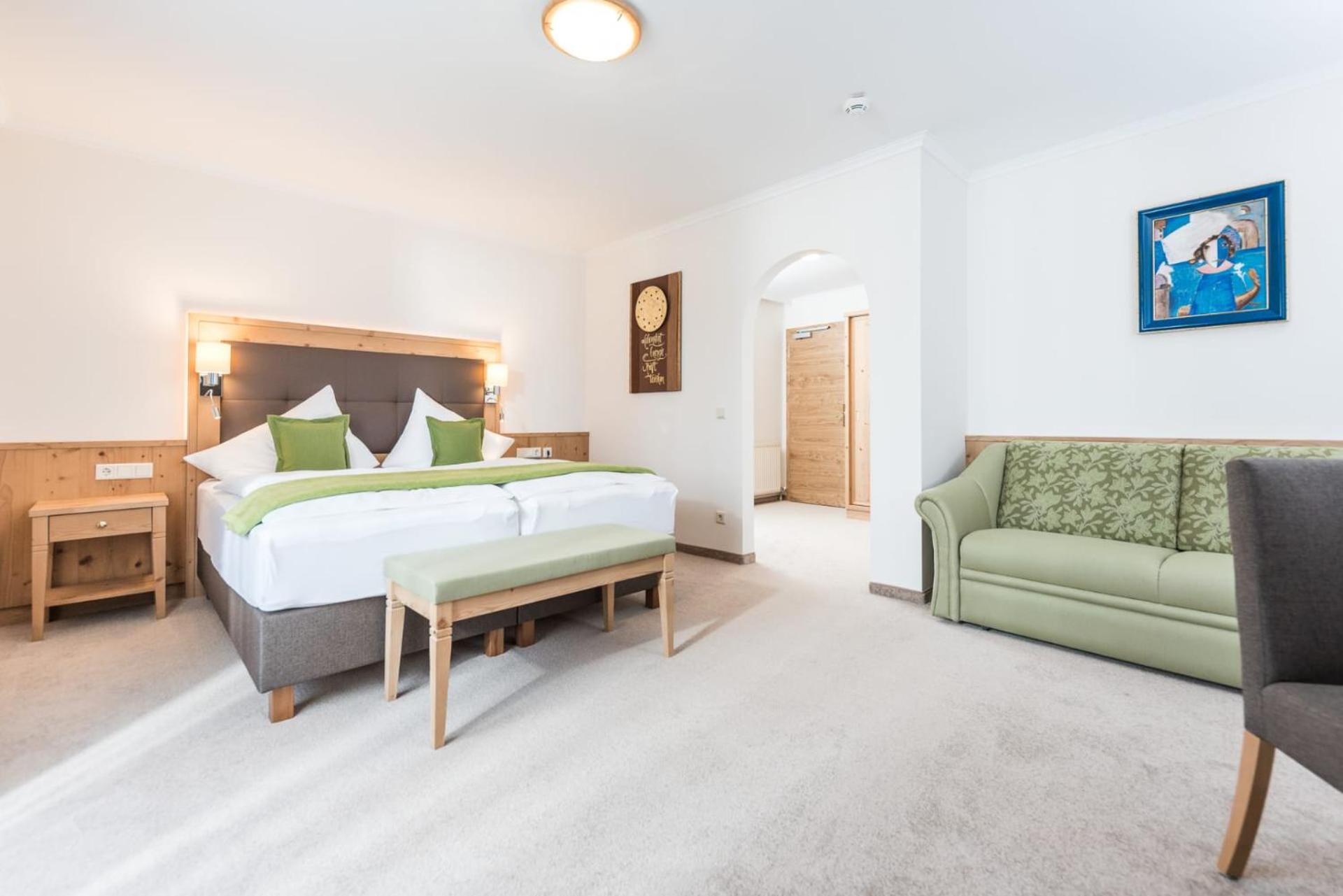 Double Room with Balcony - Photo 4