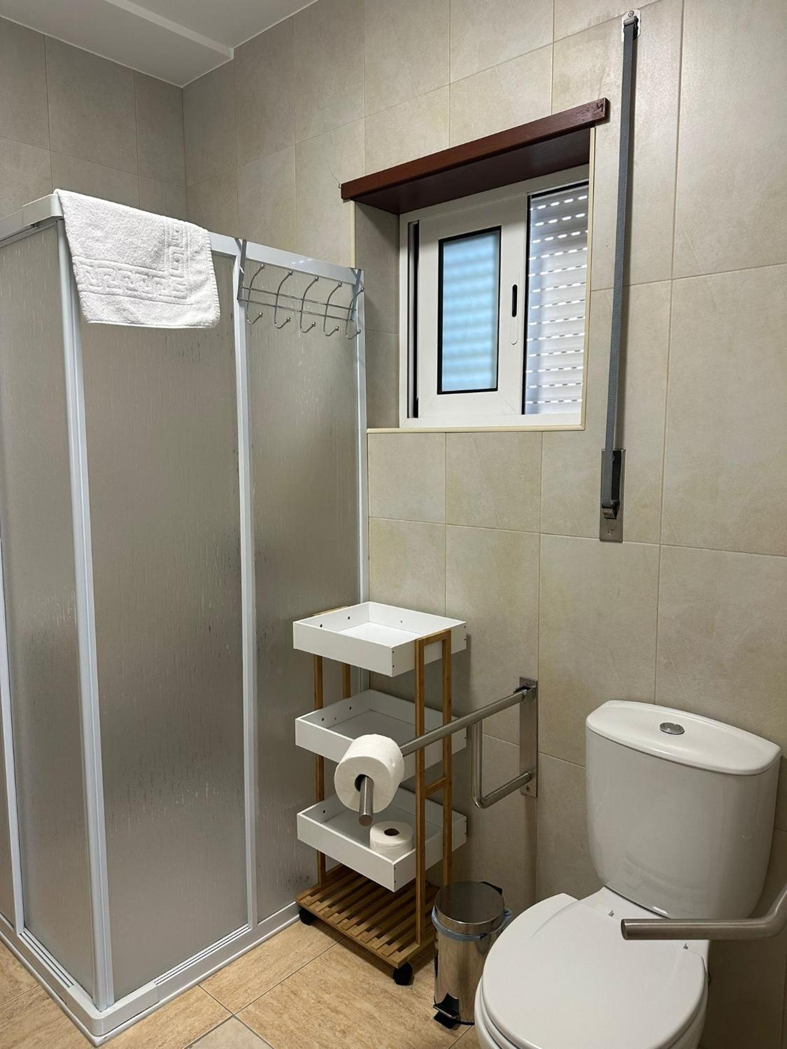 Family Room - Disability Access - Photo 11