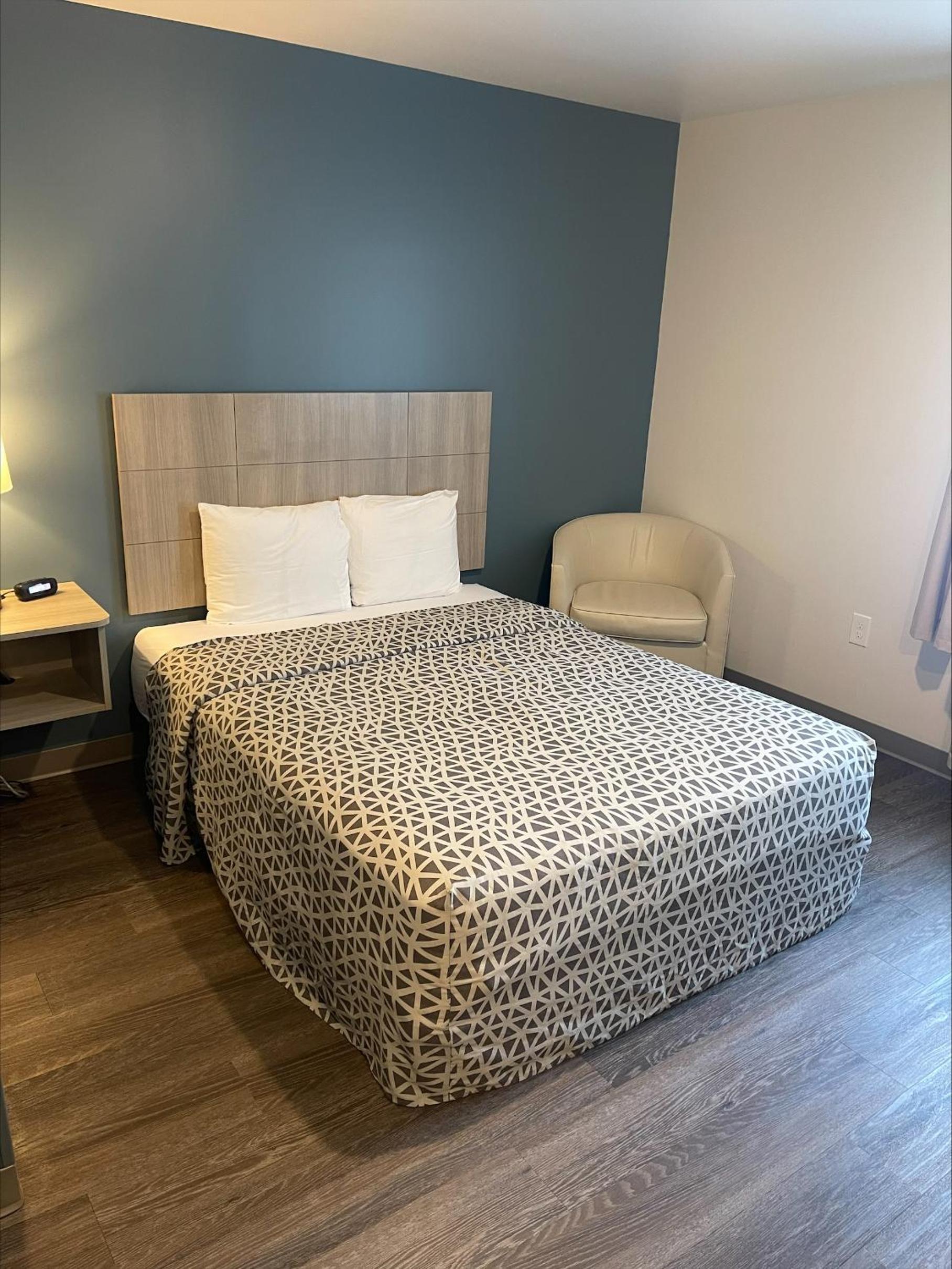 QUEEN SUITE ACCESSIBLE - Photo 2