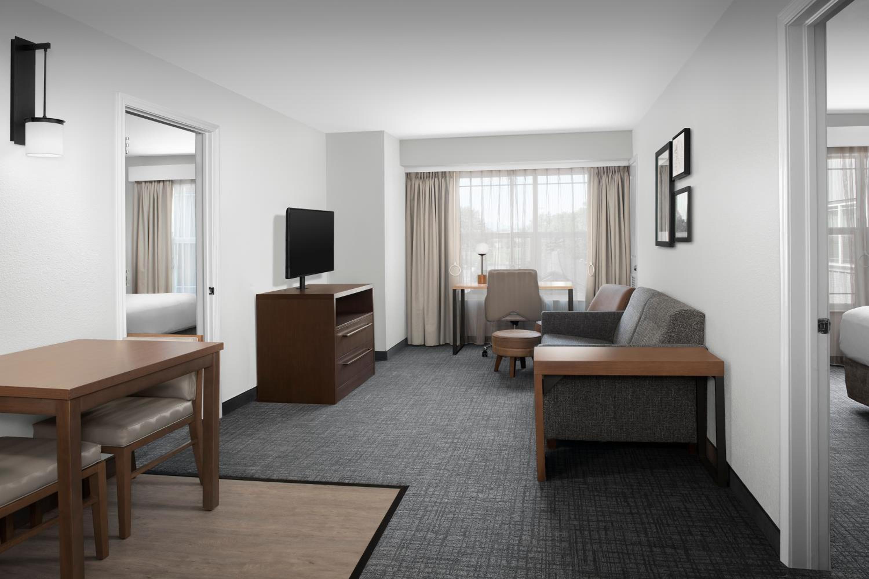 Two-Bedroom Suite - Photo 7