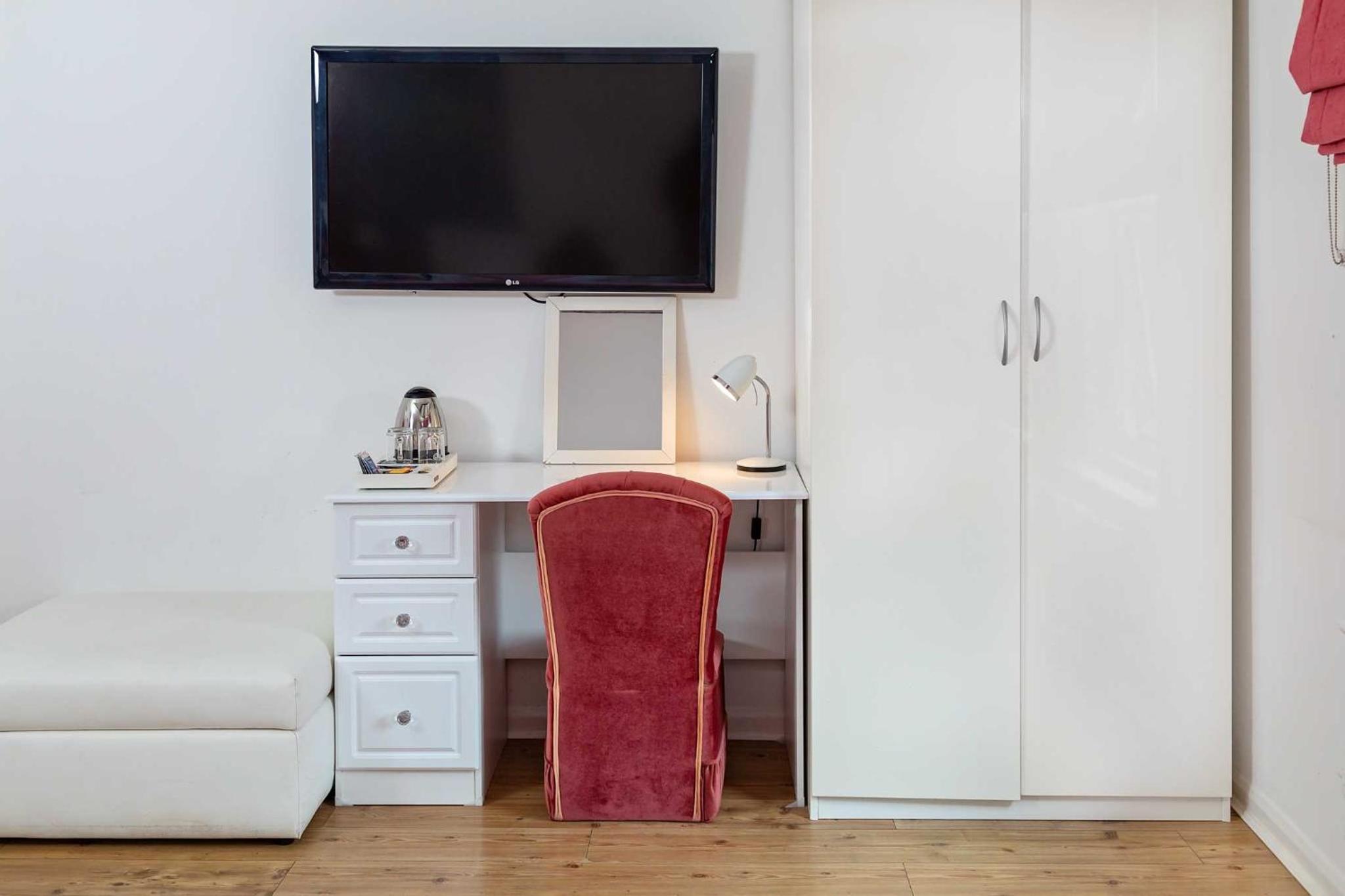 Luxury Double Room With Jacuzzi Bath - Photo 23