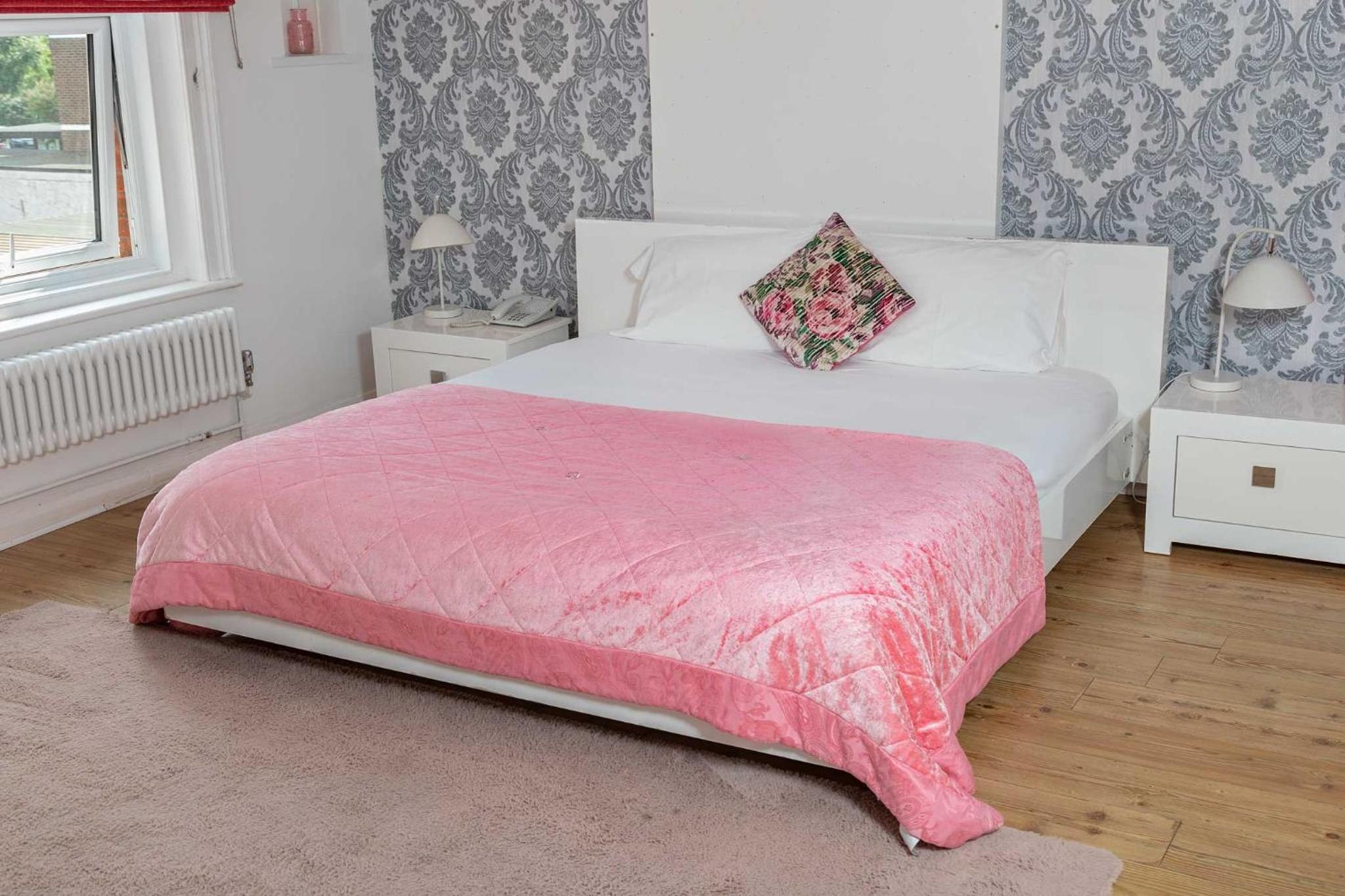 Luxury Double Room With Jacuzzi Bath - Photo 21