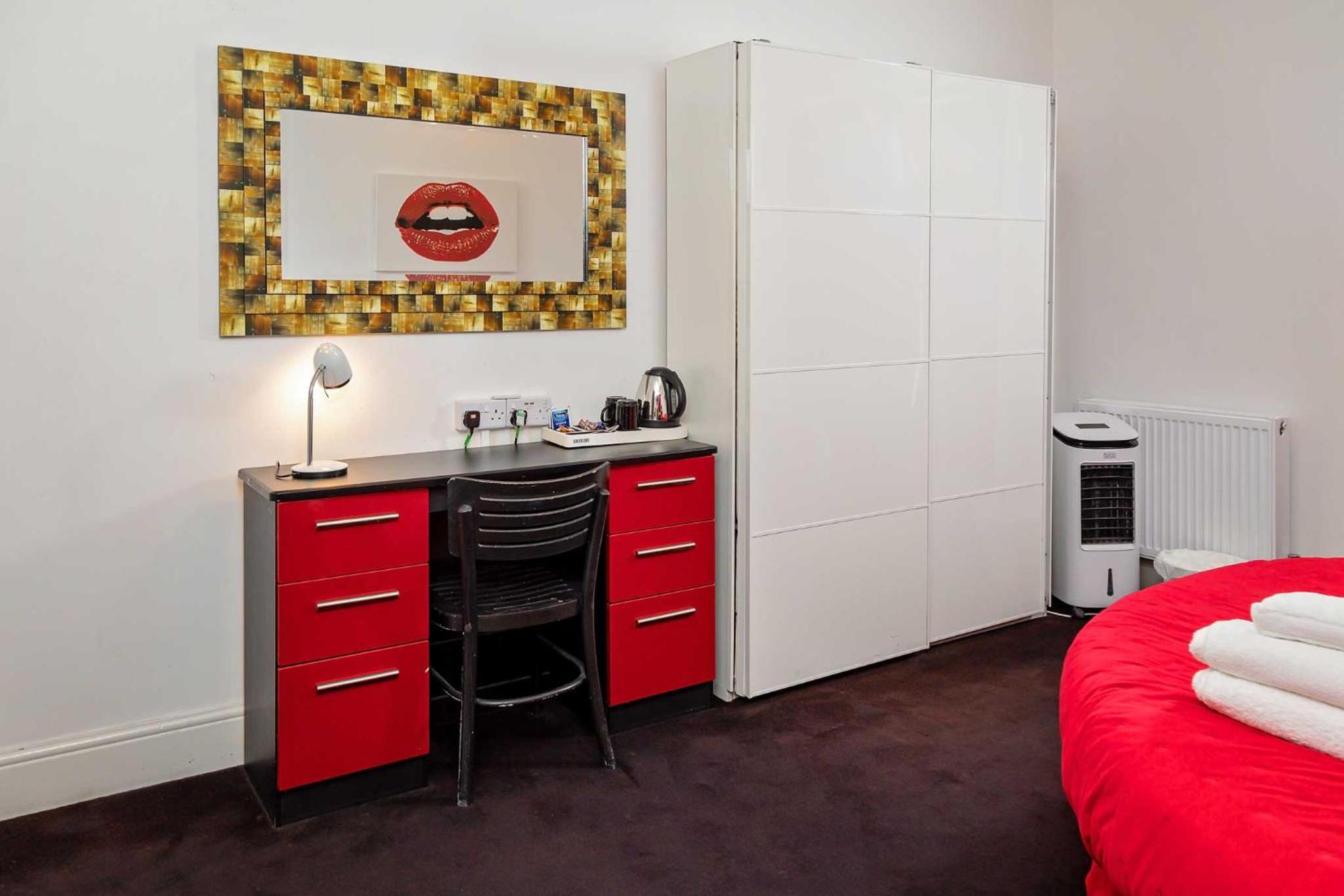 Luxury Double Room With Jacuzzi Bath - Photo 33